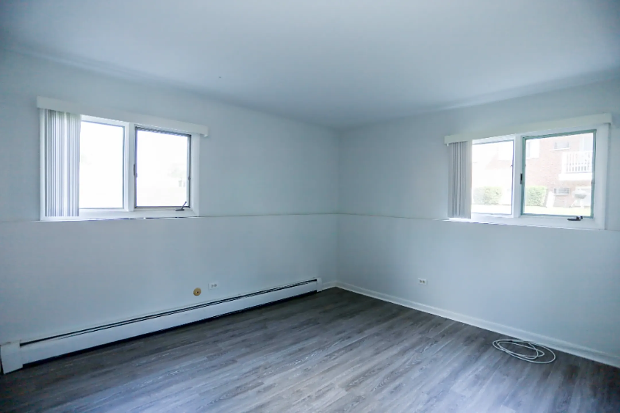 124 Washington St Apartments Round Lake, IL 60073