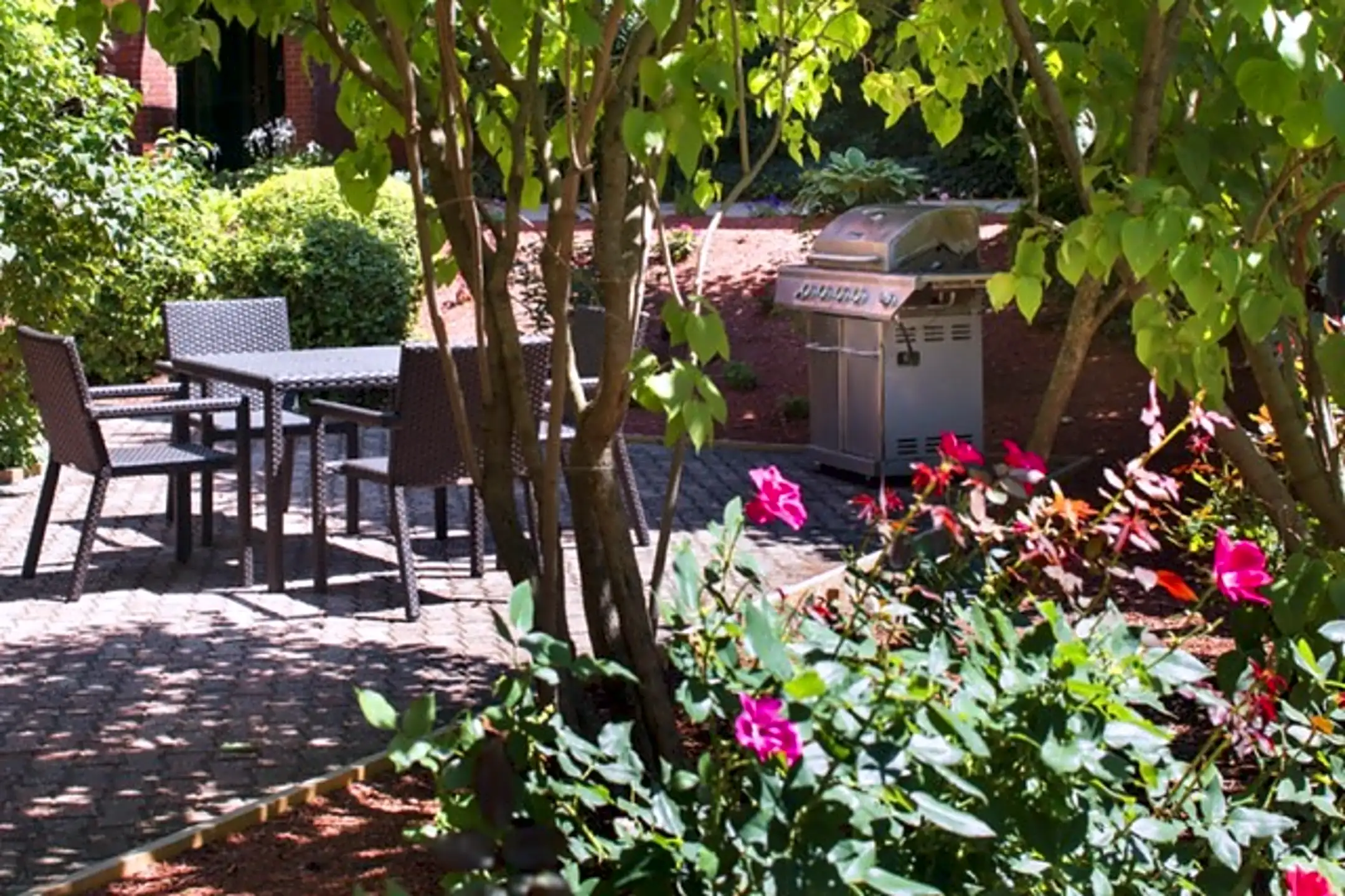 Stockbridge Court 45 Willow St Springfield, MA Apartments for Rent Rent.