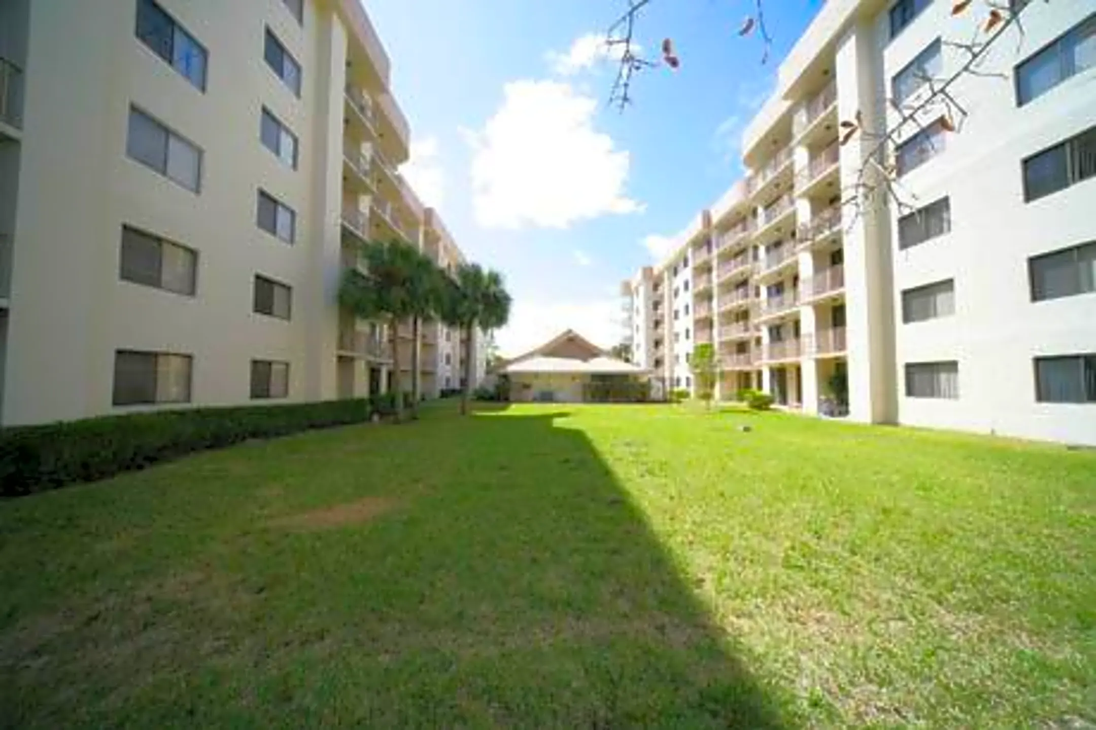 Royal Palm Towers 9020 Royal Palm Blvd Coral Springs, FL Apartments