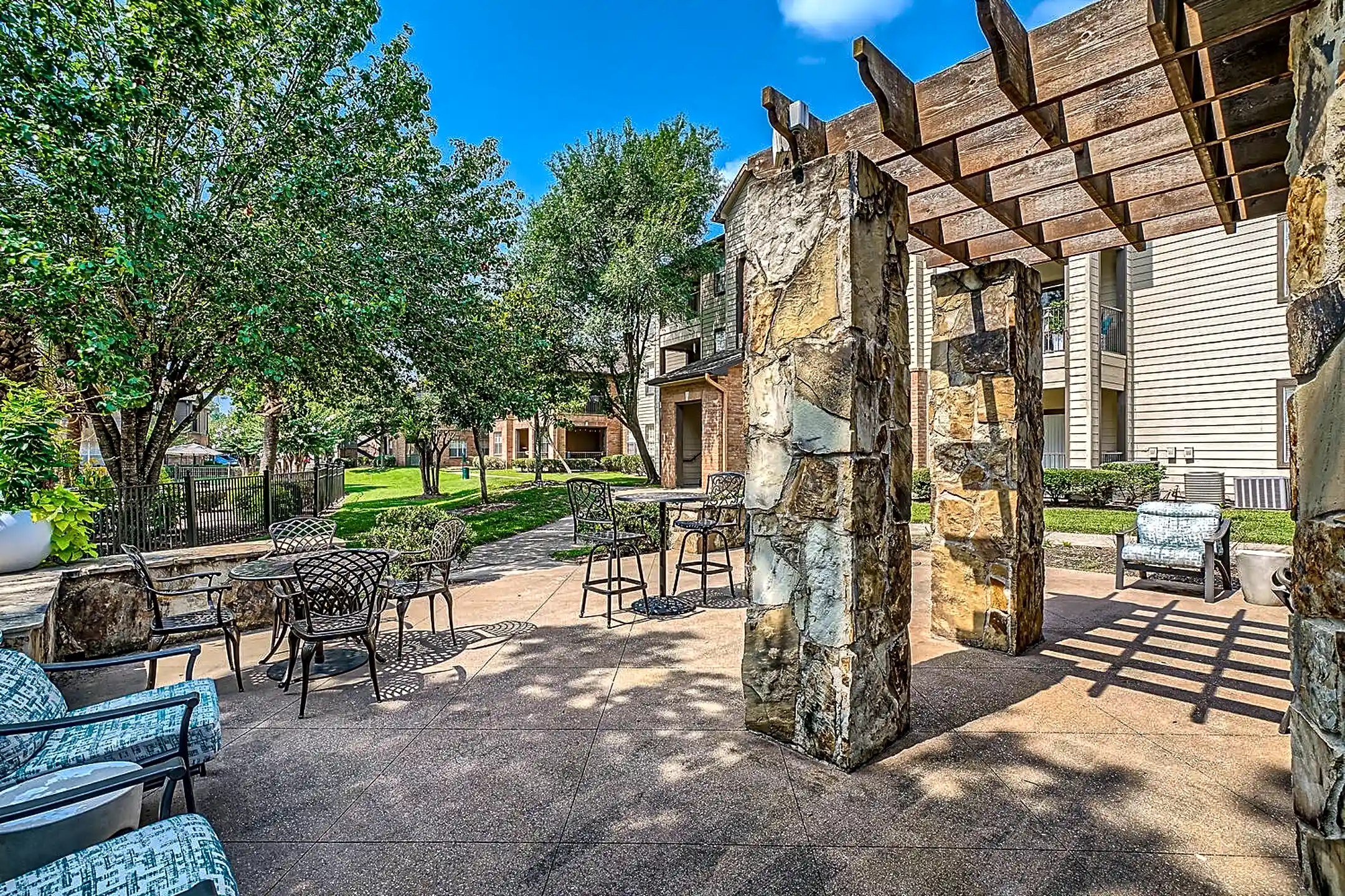 Building - River Pointe - Conroe, TX