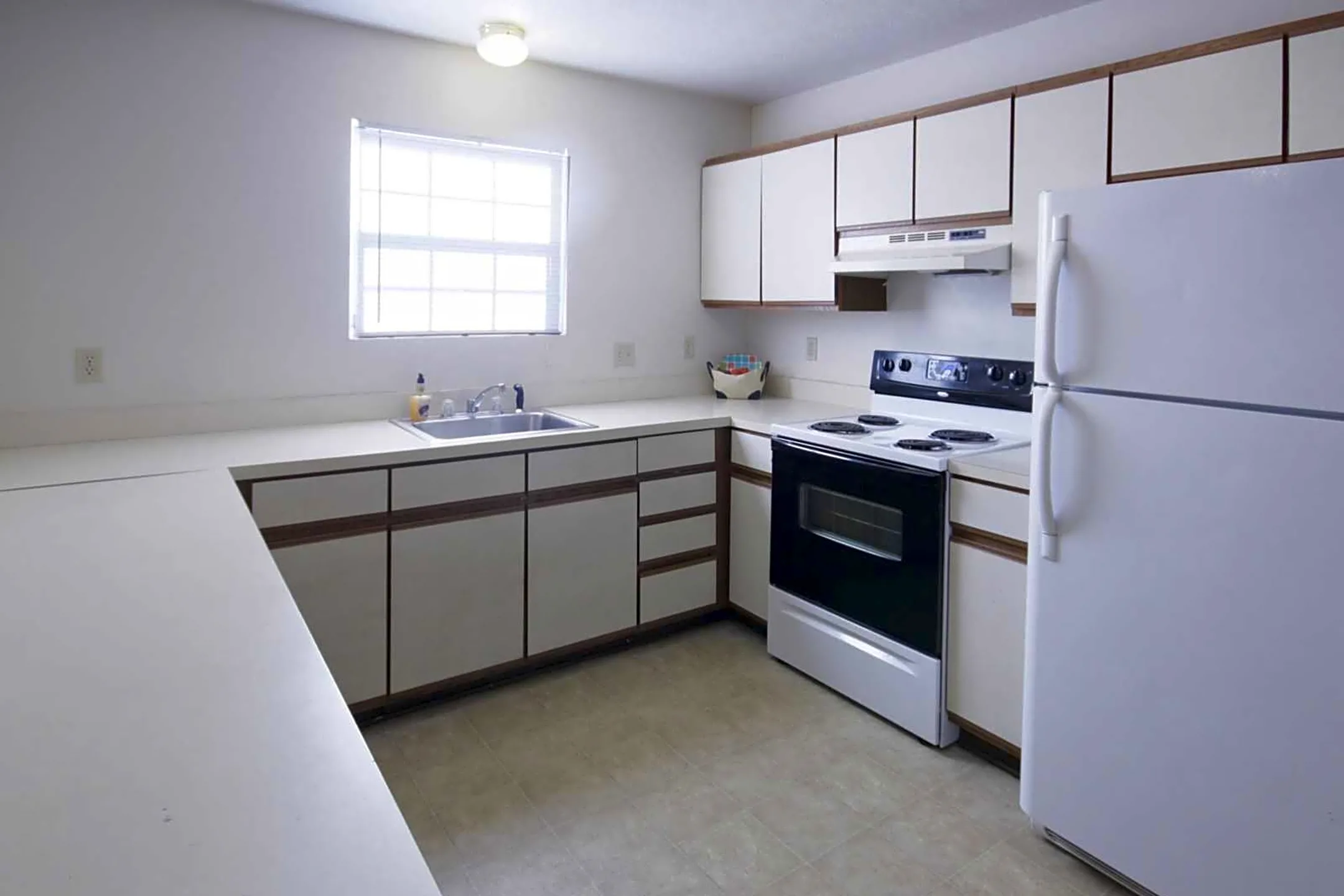 Kitchen - Eddy Street Student Townhomes - South Bend, IN