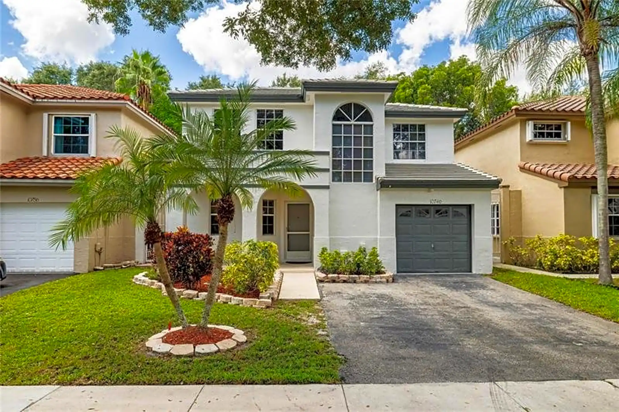 Building - 10746 S Saratoga Dr - Hollywood, FL