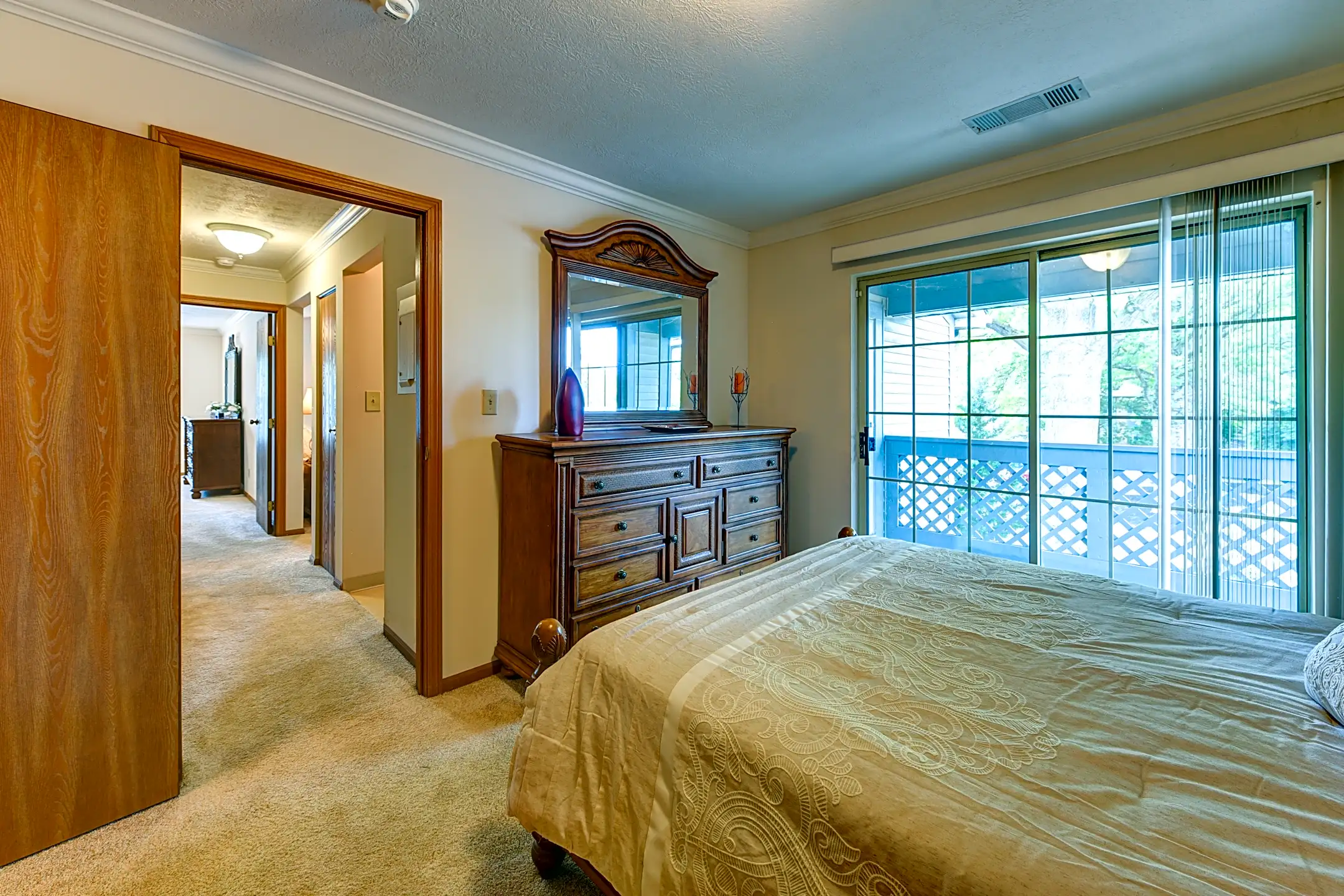 Waters Edge Luxury Apartments Columbus, OH 43209