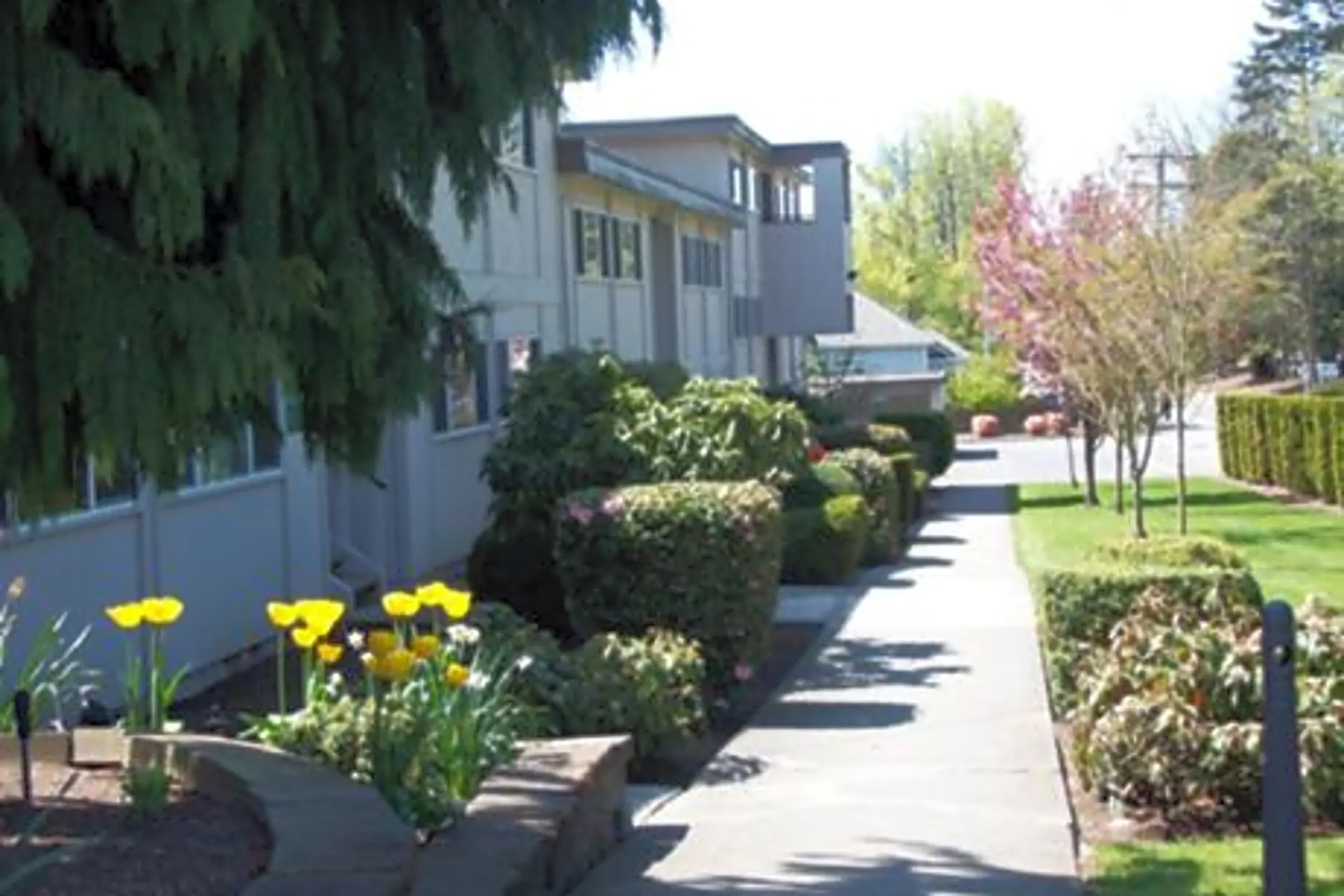 Courtyard Apartment Homes 5010 84th St SW Mukilteo, WA Apartments