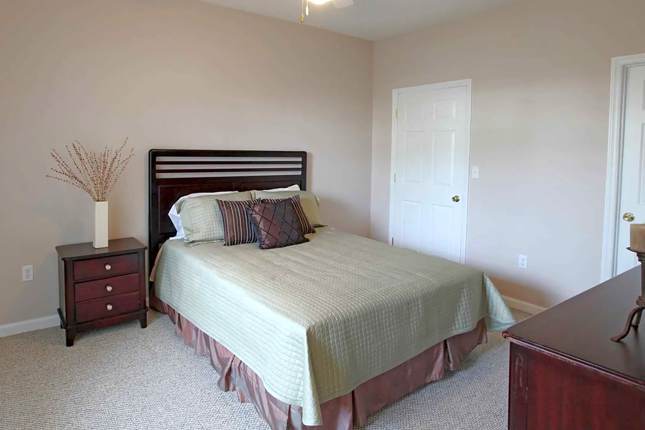 Bedroom - The Pointe at Wimbledon - Greenville, NC