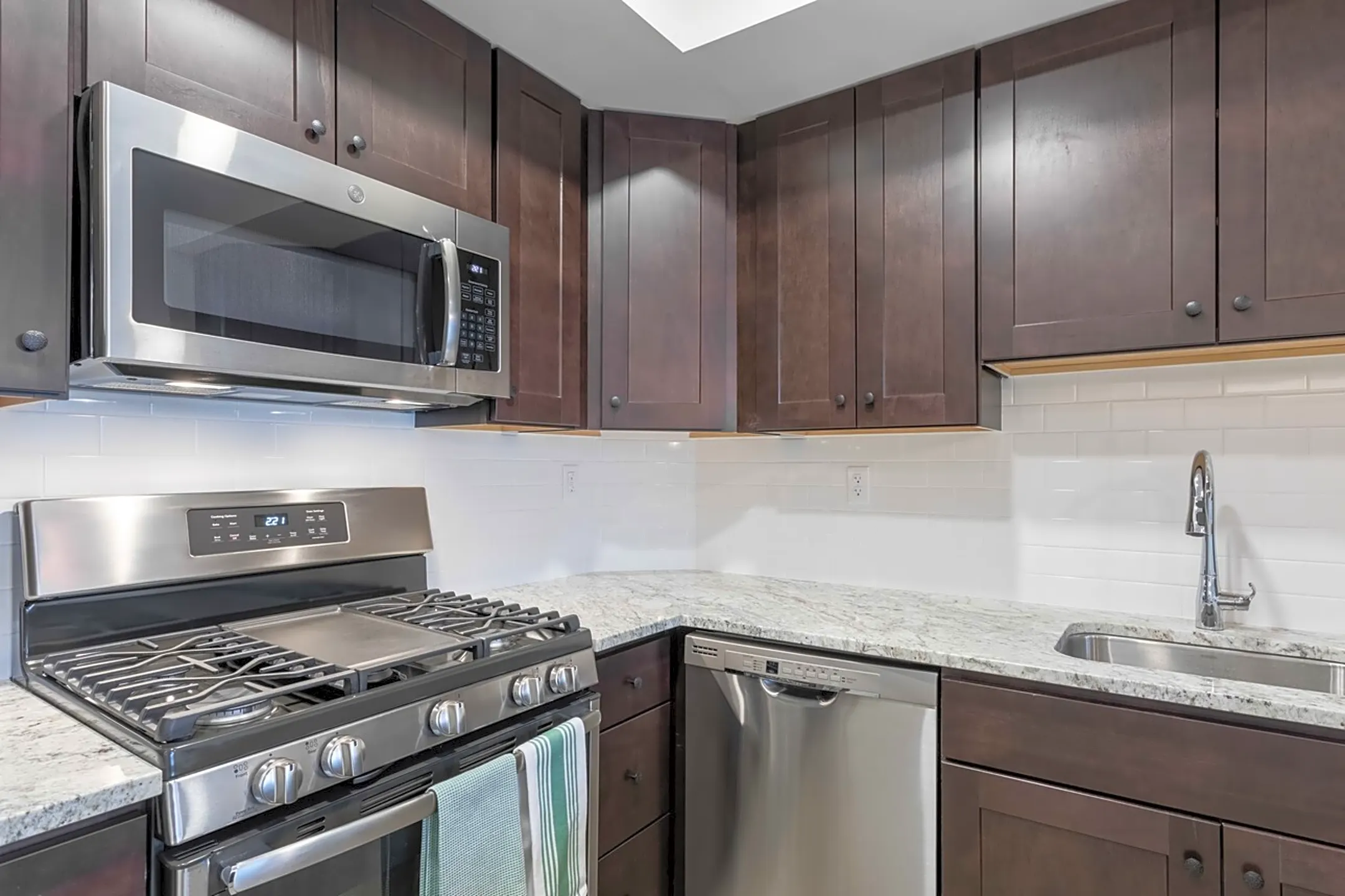 Glenbrook Crossing 504508 Glenbrook Road Stamford, CT Apartments