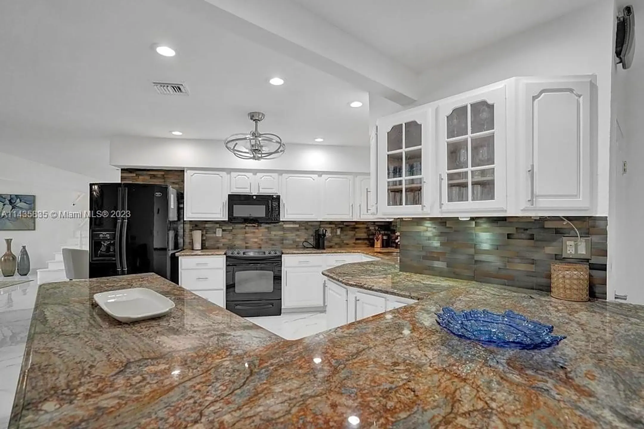 Kitchen - 1809 Coral Gardens Dr - Fort Lauderdale, FL