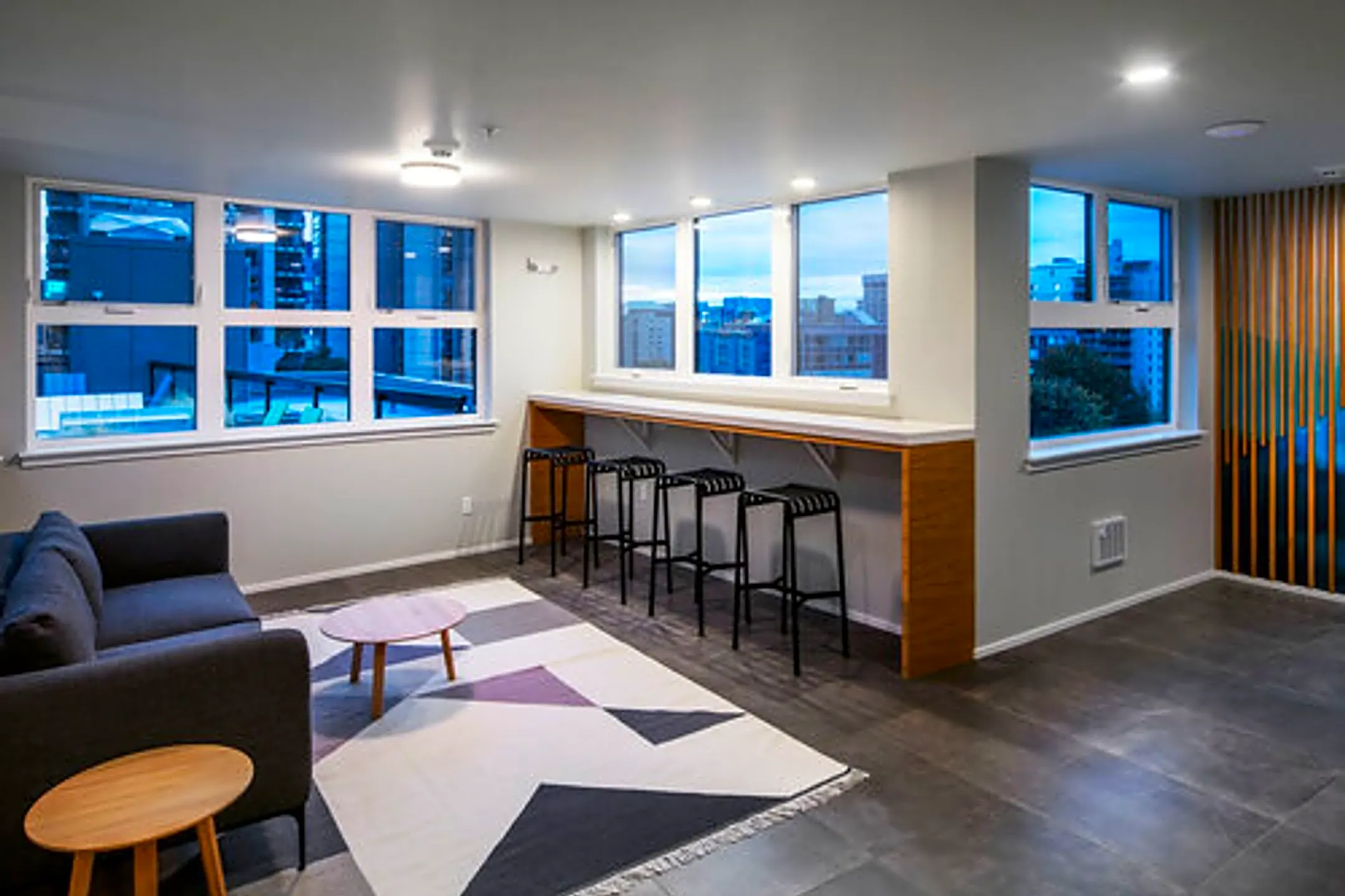 Summit Flats Contemporary Studios & Lofts Apartments - Seattle, WA 98104