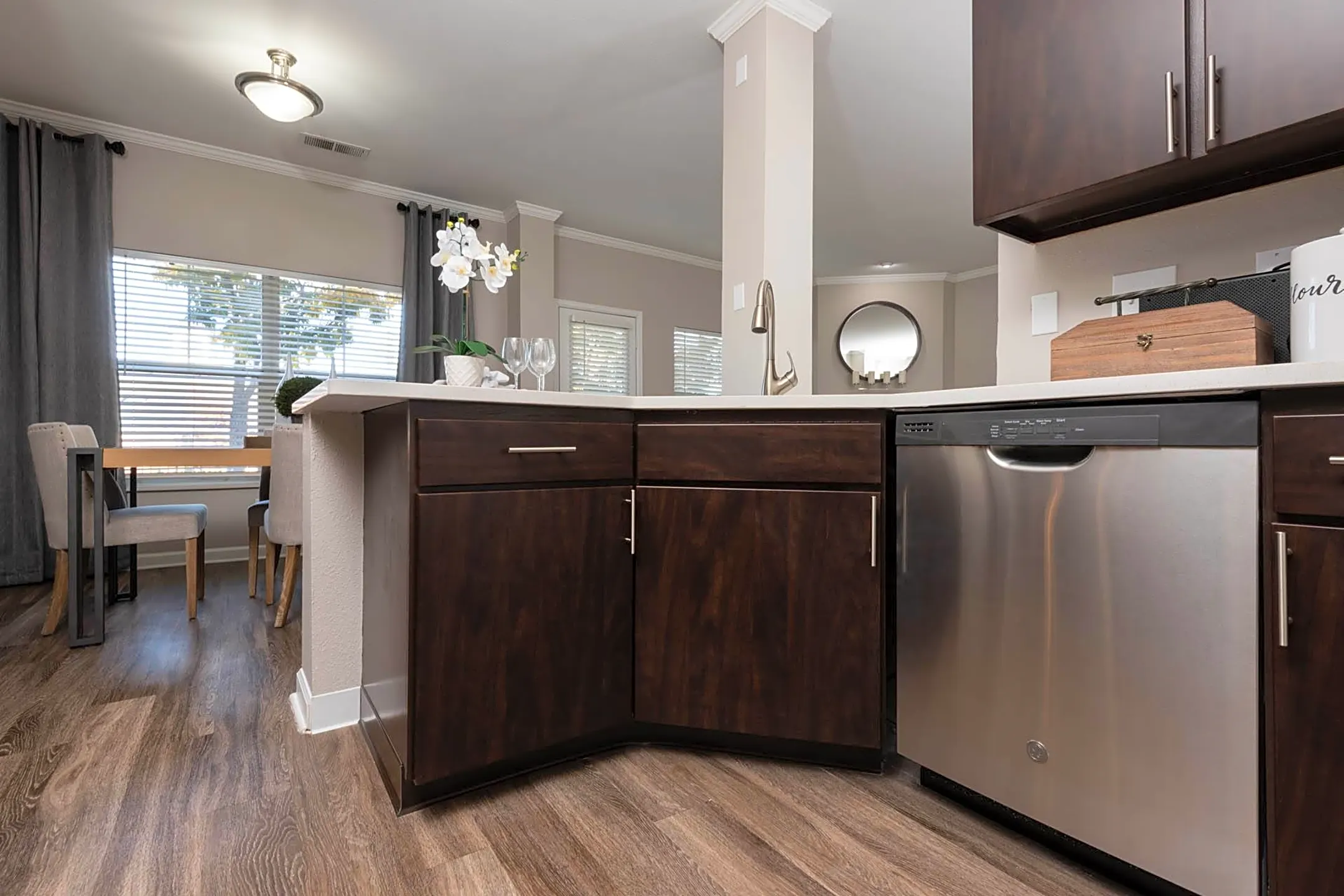 Kitchen - Windsor Townhomes and Apartments - Lakewood, CO