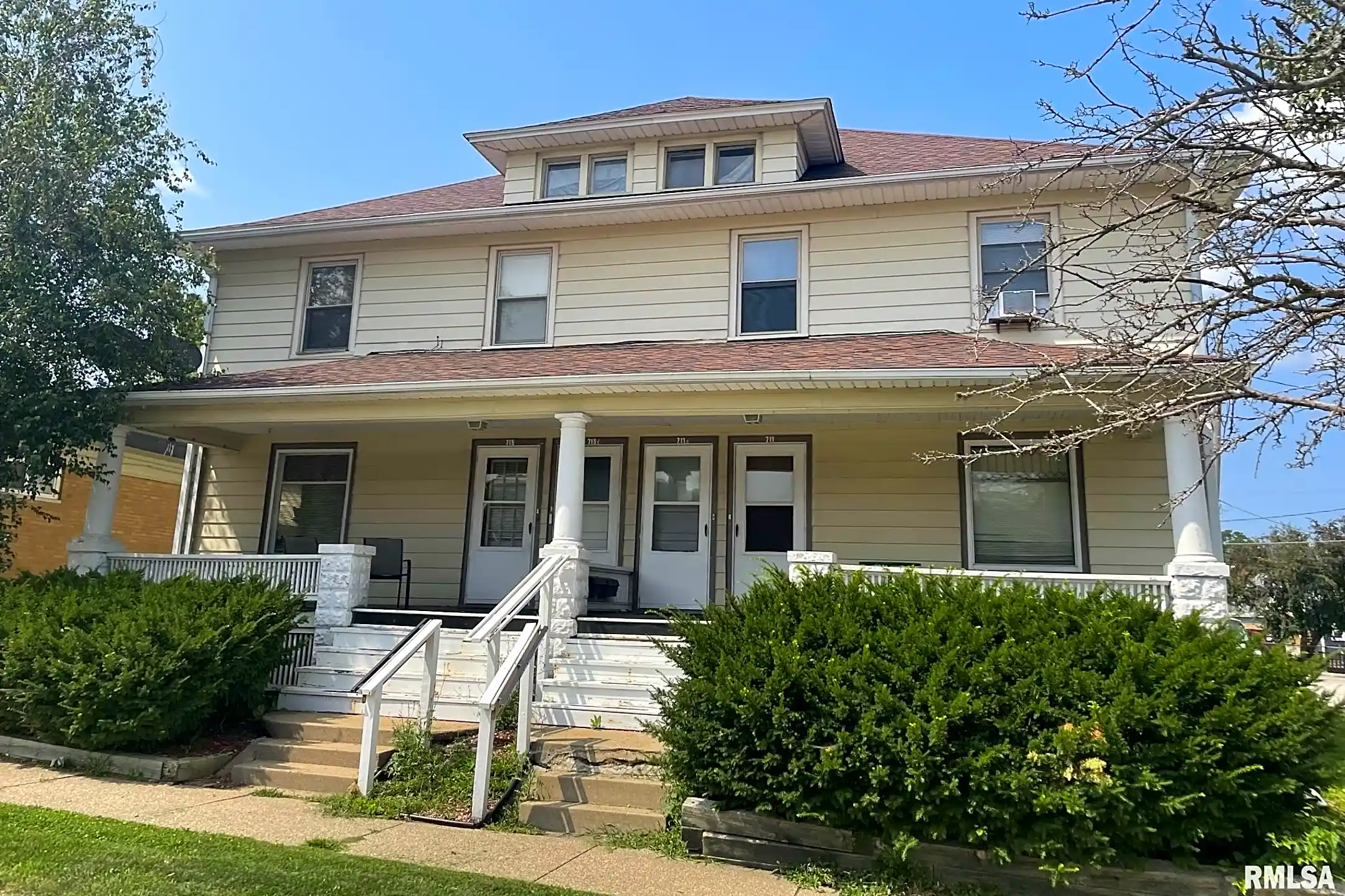 Building - 711 16th St - Moline, IL