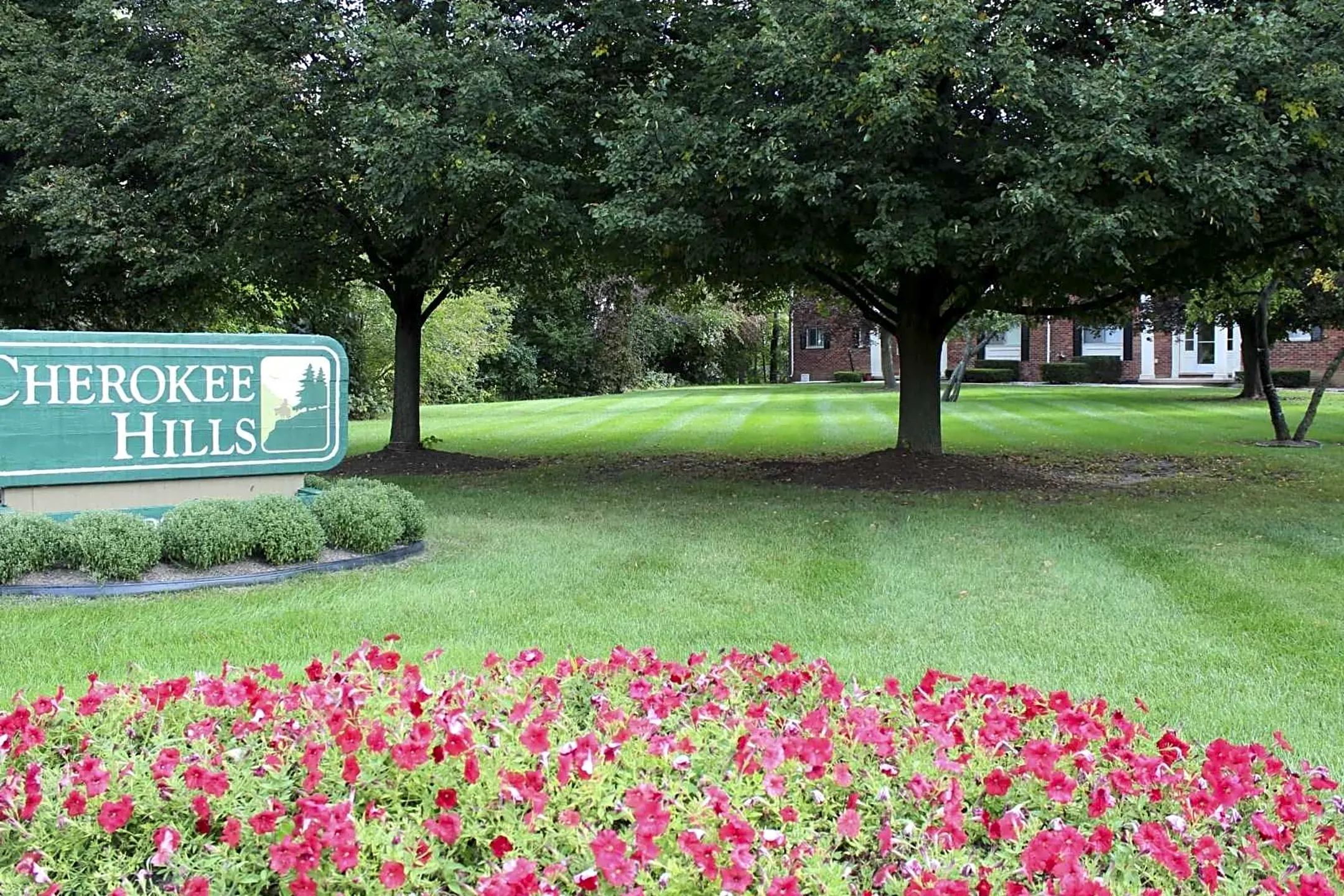 Landscaping - Cherokee Hills Apartments - Waterford, MI