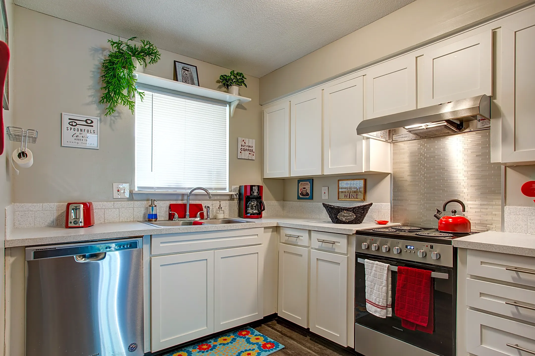 Kitchen - Broadway Ridge and Stoneside - Gladstone, MO