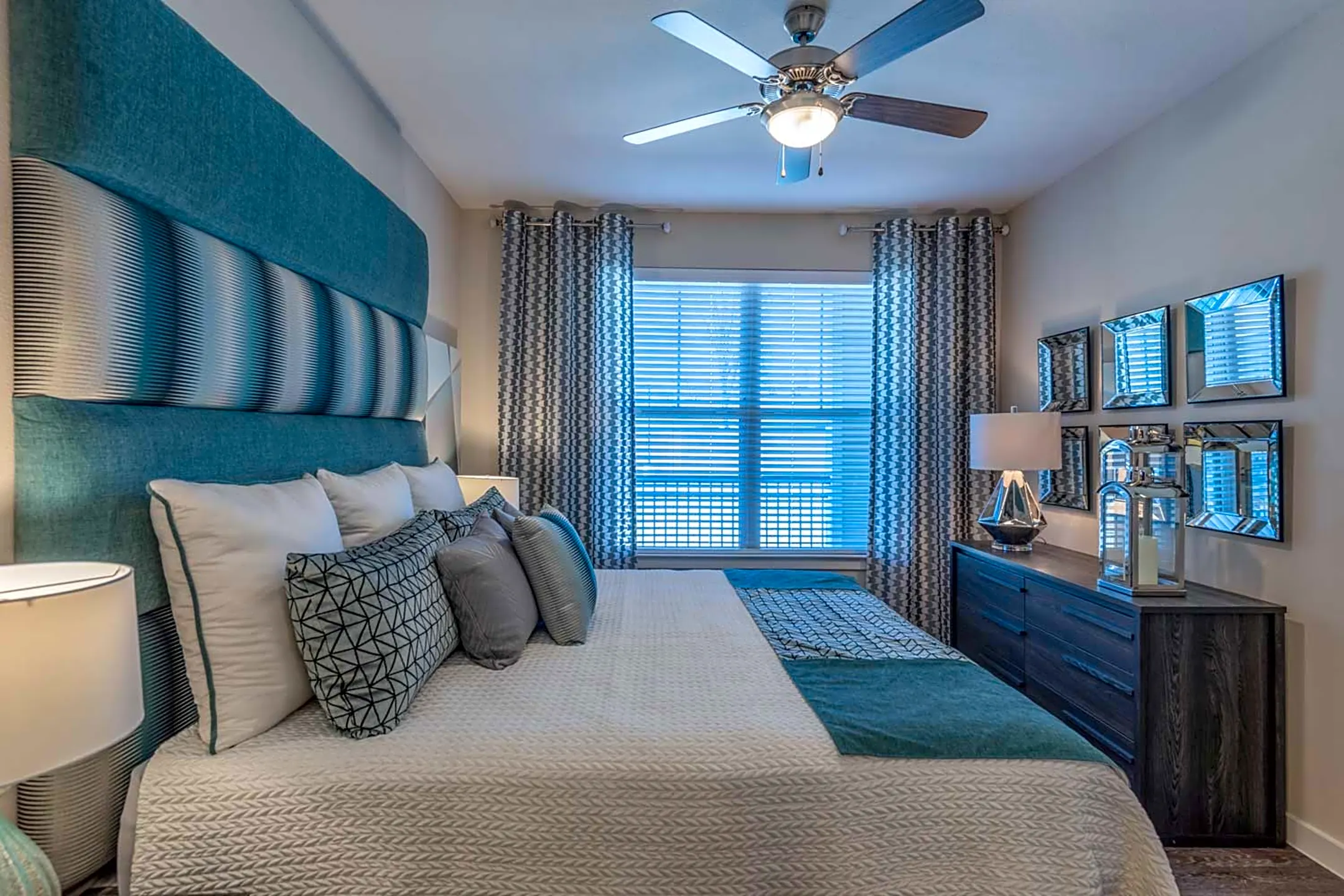 Bedroom - Smart Living On Cullen - Houston, TX