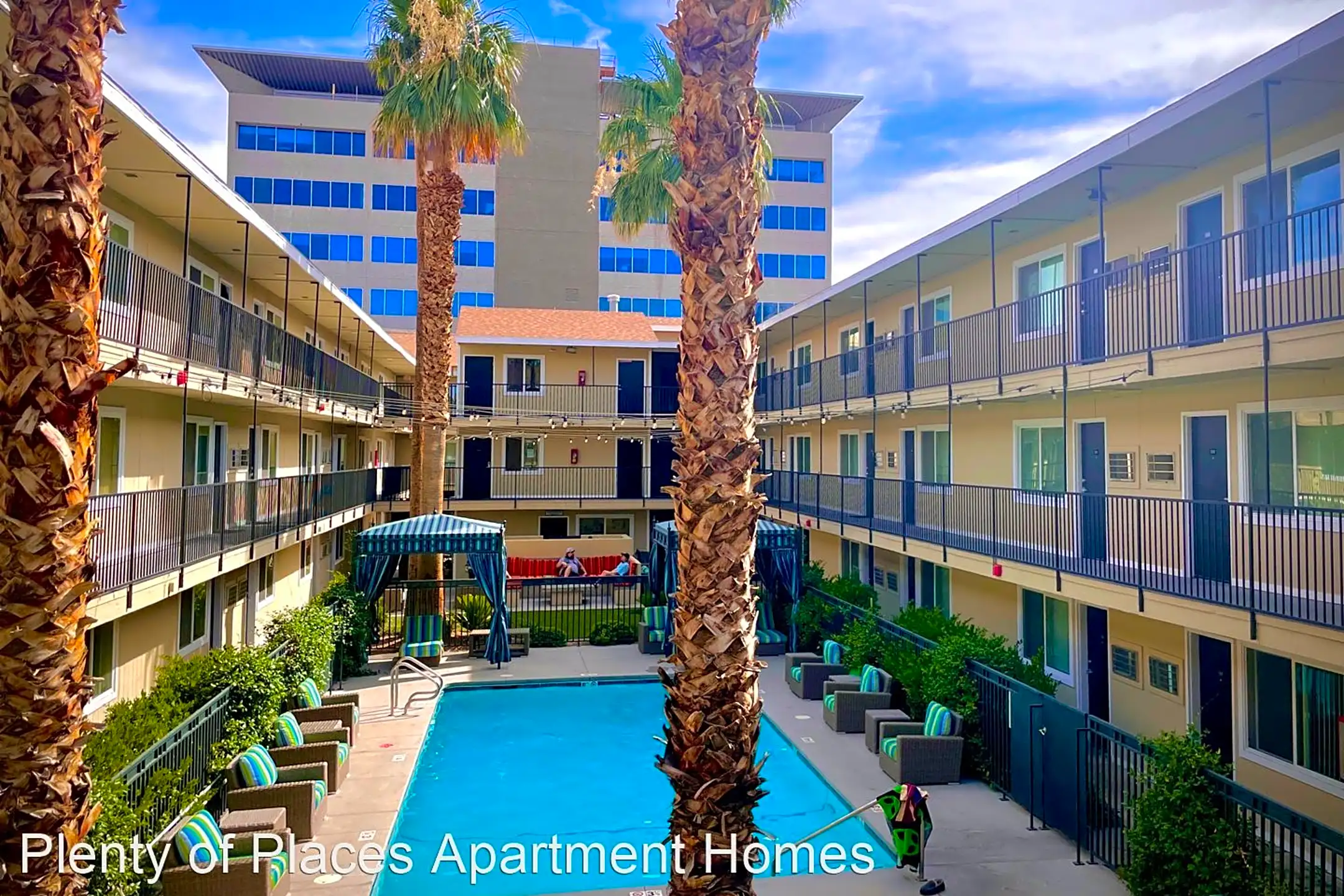 Pool - 711 E Carson Ave - Las Vegas, NV