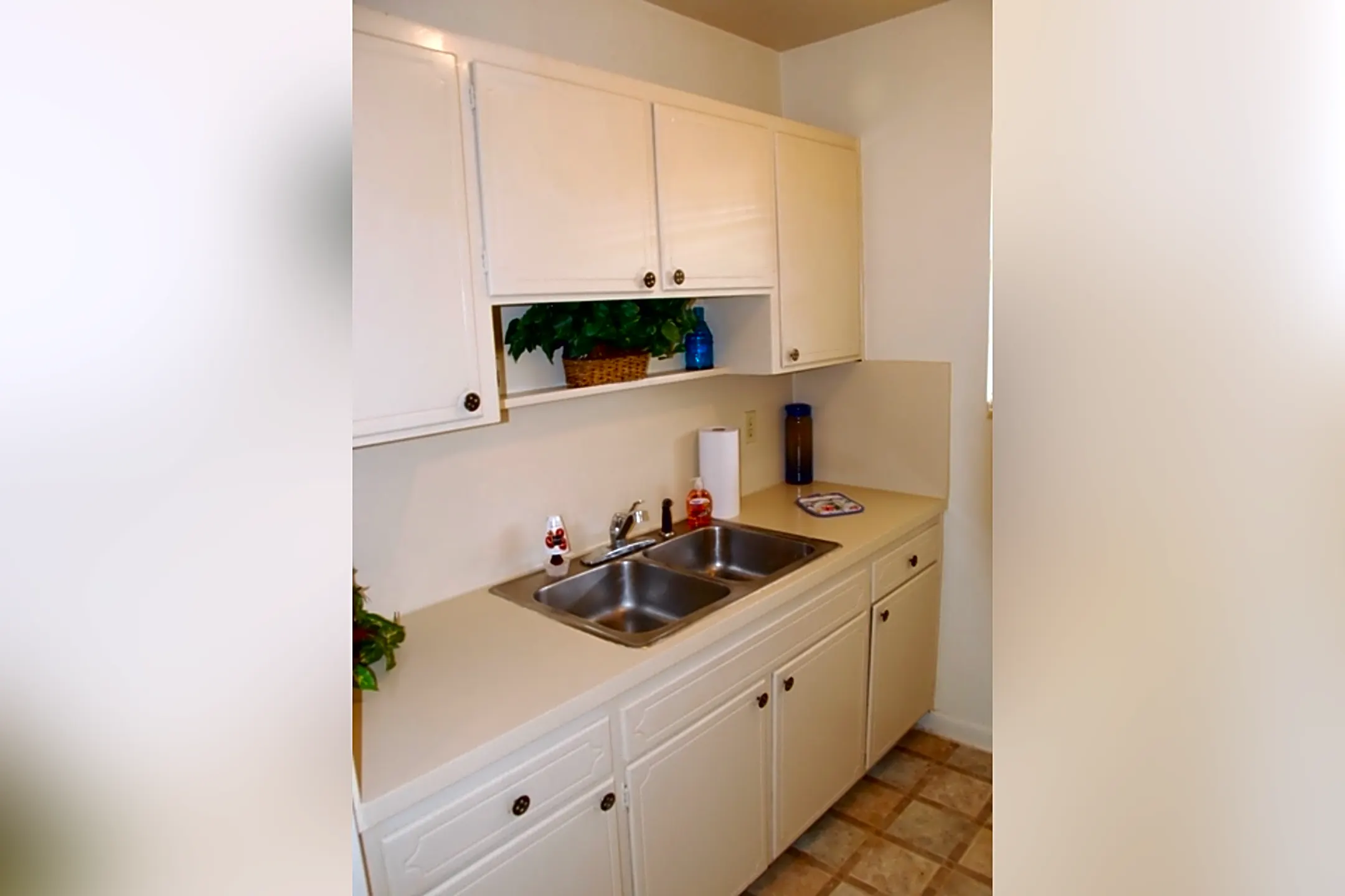 Forest Park Apartments 2647 Cesery Blvd Jacksonville, FL Apartments