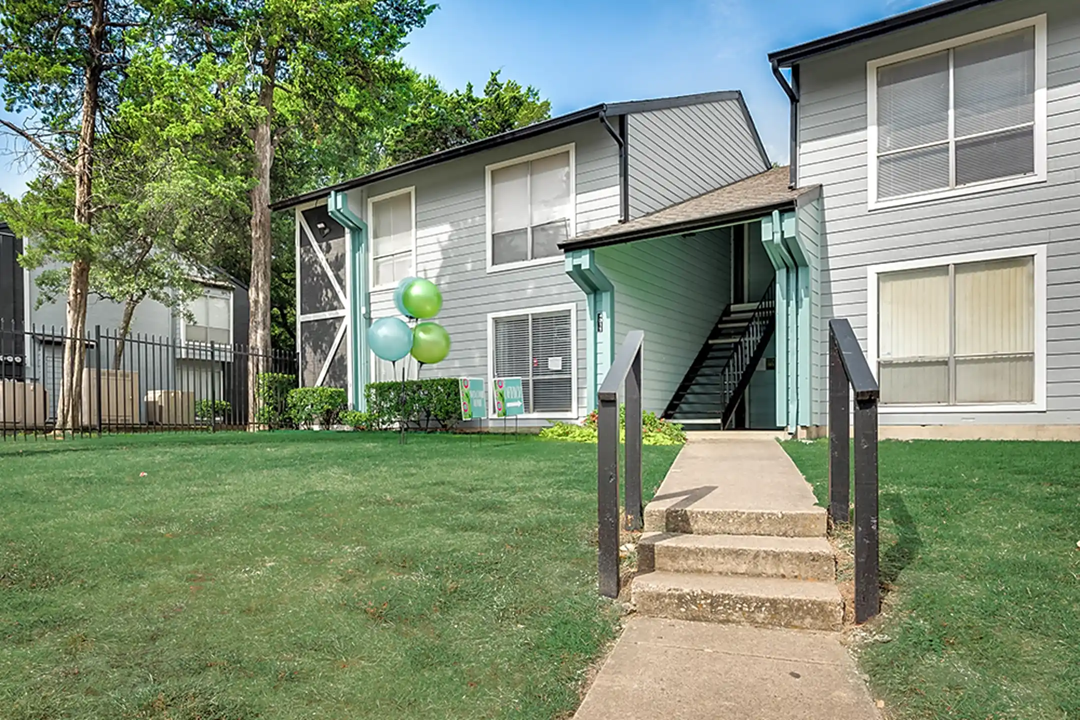 Mill House I & II 4424 Woodhollow Dr Dallas, TX Apartments for Rent