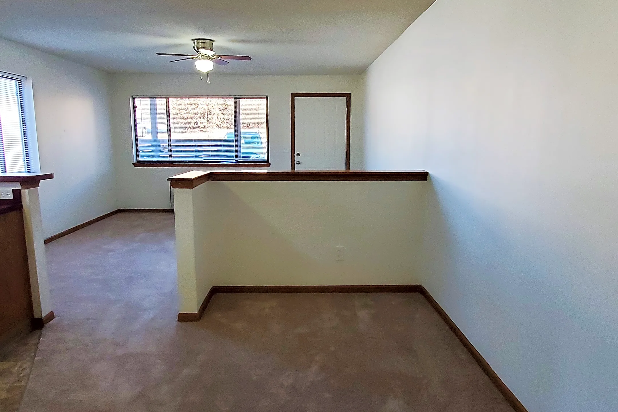 Pinewood Studio Apartments 5225 North Brighton Place Kansas City