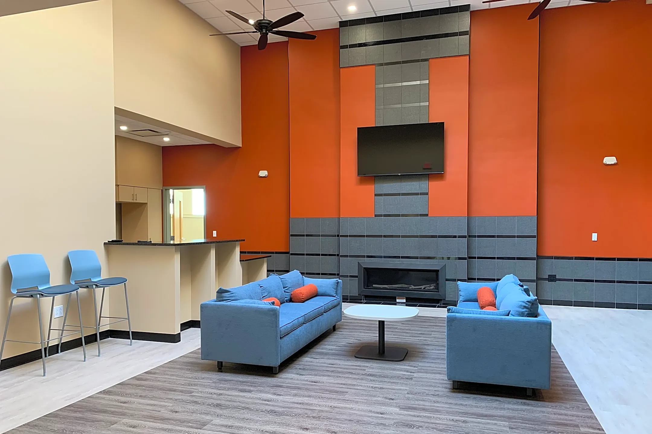 Living Room - Oak Hill Apartments - Pittsburgh, PA