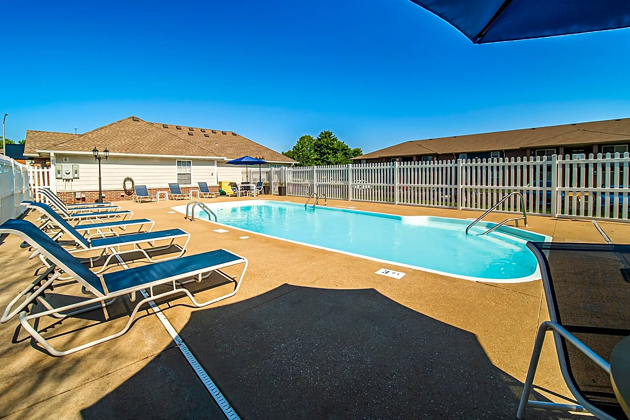 Cambridge Park Apartments 2828 S Nettleton Ave Springfield, MO