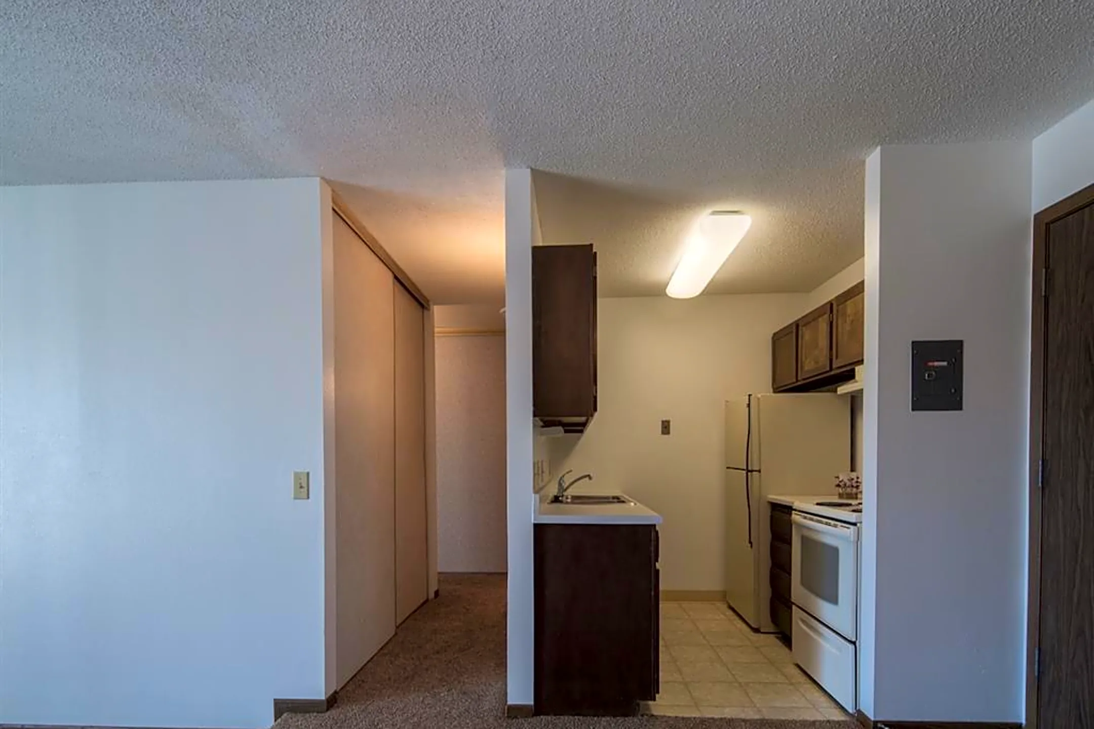 Woodlake Apartments Sioux Falls, SD 57106