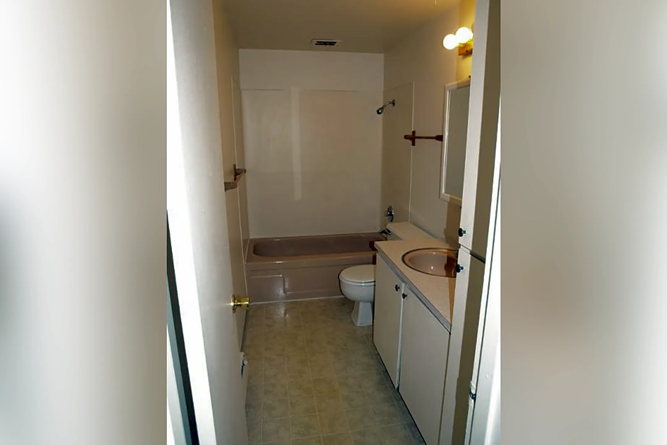 Village Vista Apartments 20060 Whitman Ave N Shoreline, WA