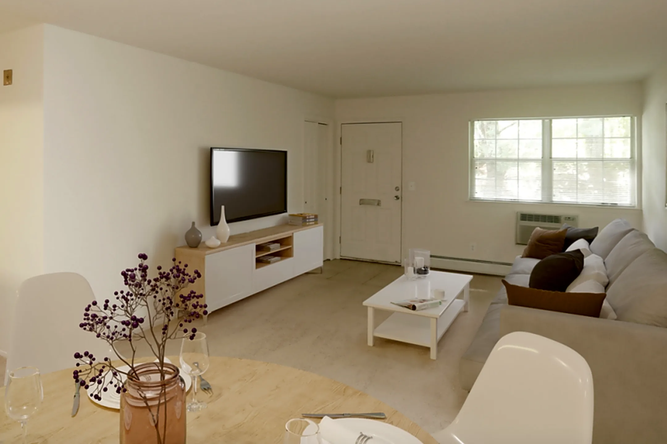 Villas at Pine Hills 162 Wading River Rd Manorville, NY Apartments