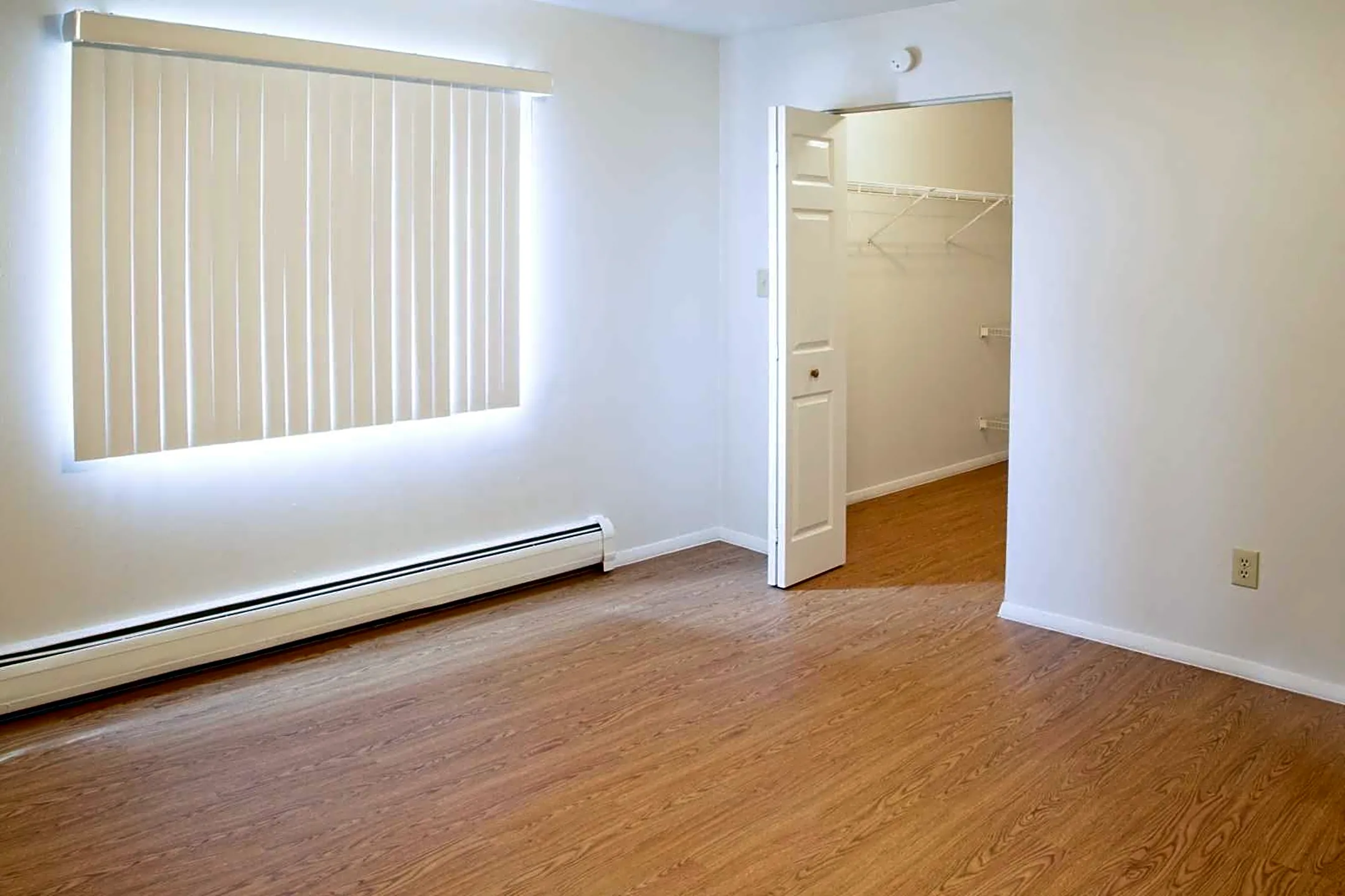 Living Room - Pine Meadows - Joliet, IL