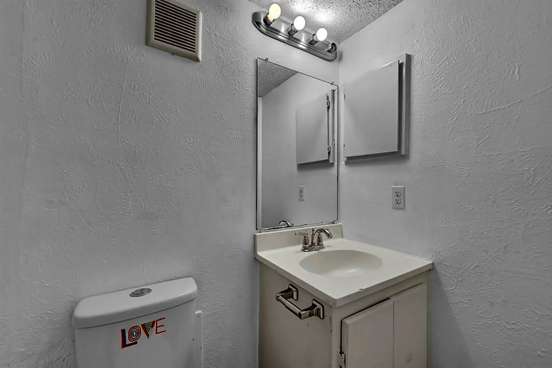 Bathroom - 8110 Skillman St #2064 - Dallas, TX