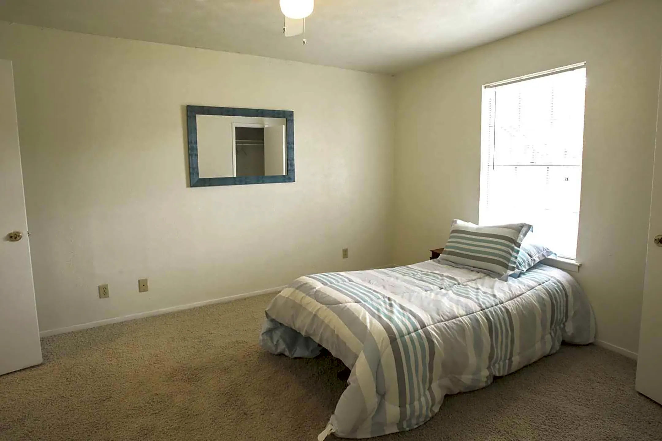 Bedroom - Casa Del Sol Apartments - College Station, TX
