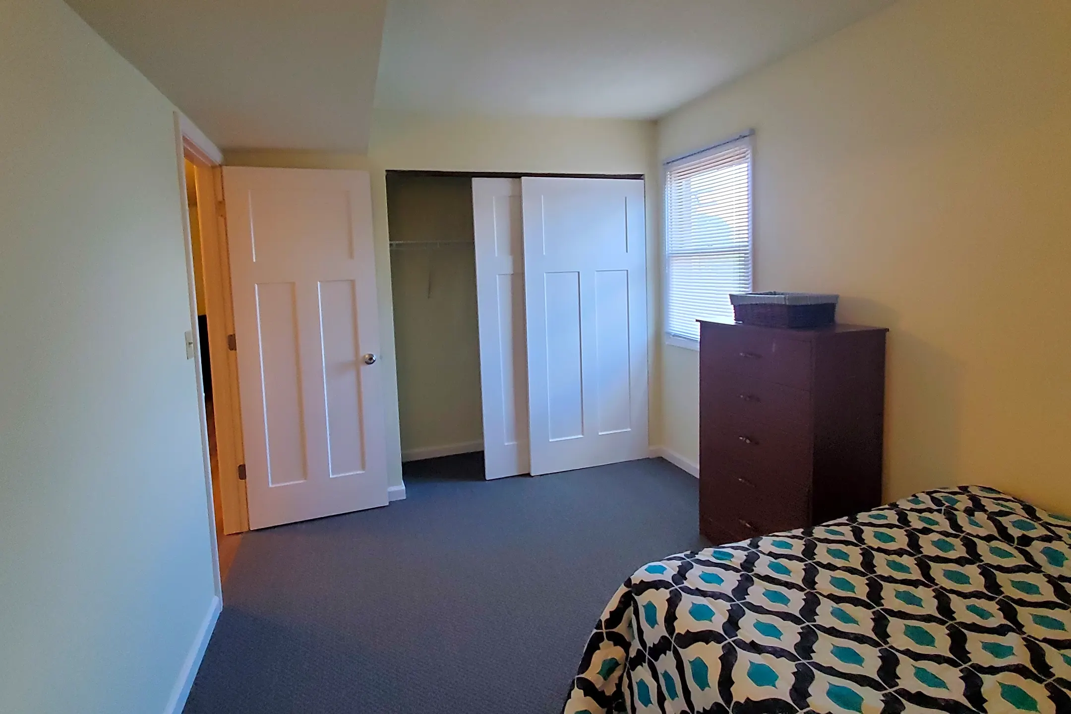 Royal Heights Apartments 1509 2nd St Charleston, IL Apartments for