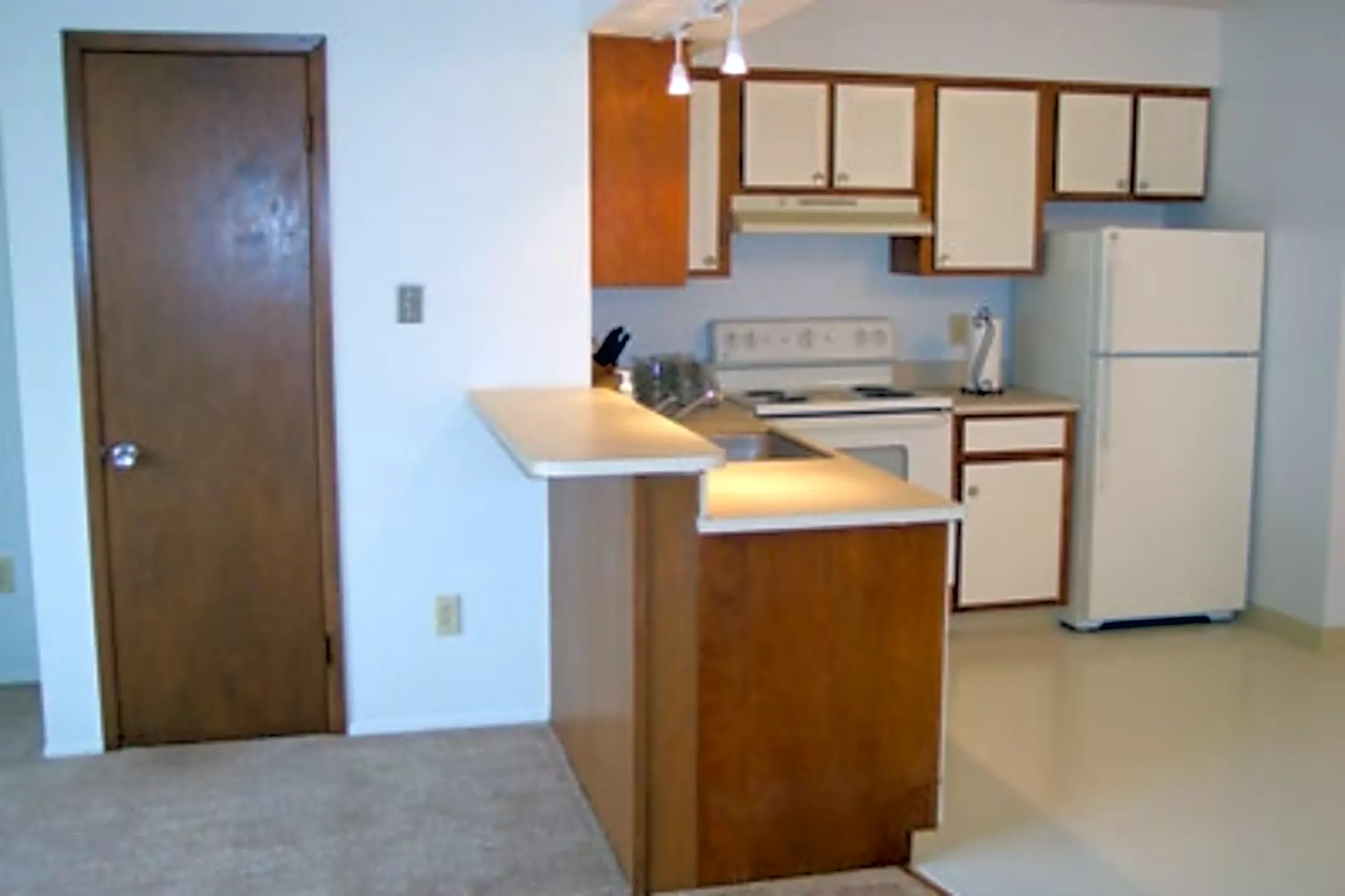 Amber Creek Apartments 1303 Kirts Blvd Troy, MI Apartments for Rent