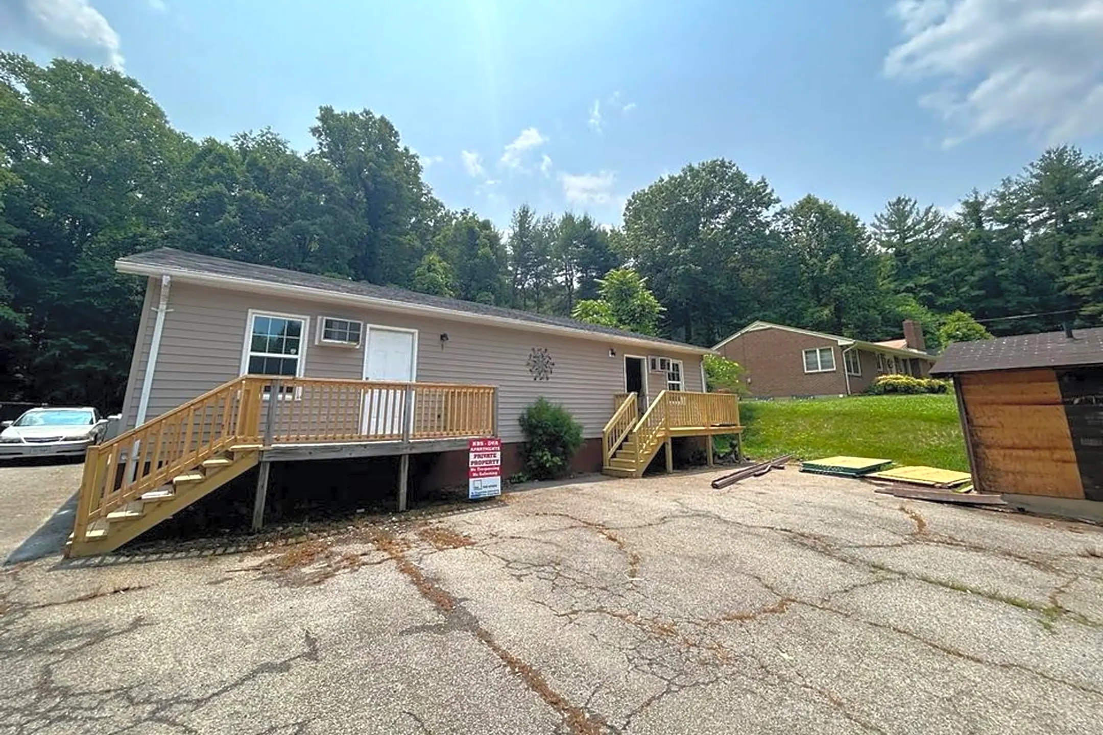 121 Belmont St Apartments - Collinsville, VA 24078