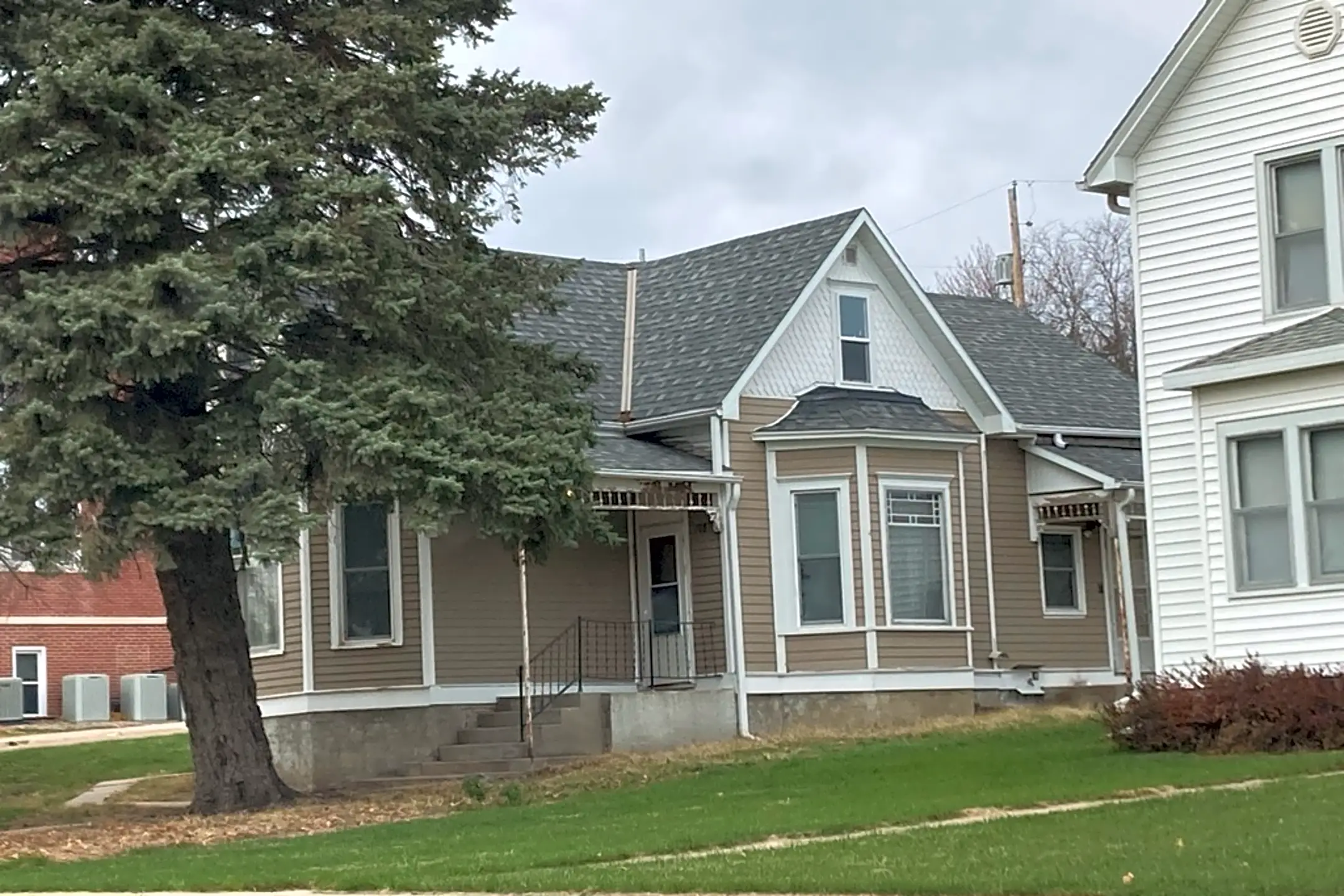 708-webster-ave-houses-genoa-ne-68640