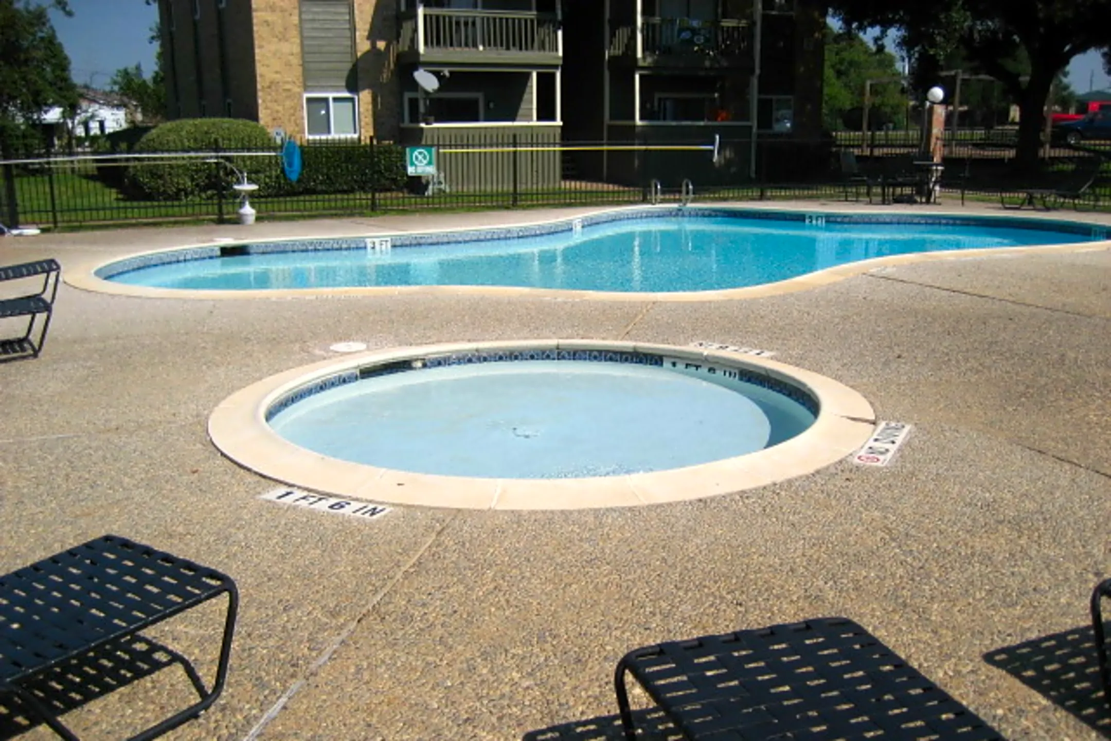 Edgewood Apartments 1601 Highway 90 W Sealy, TX Apartments for Rent