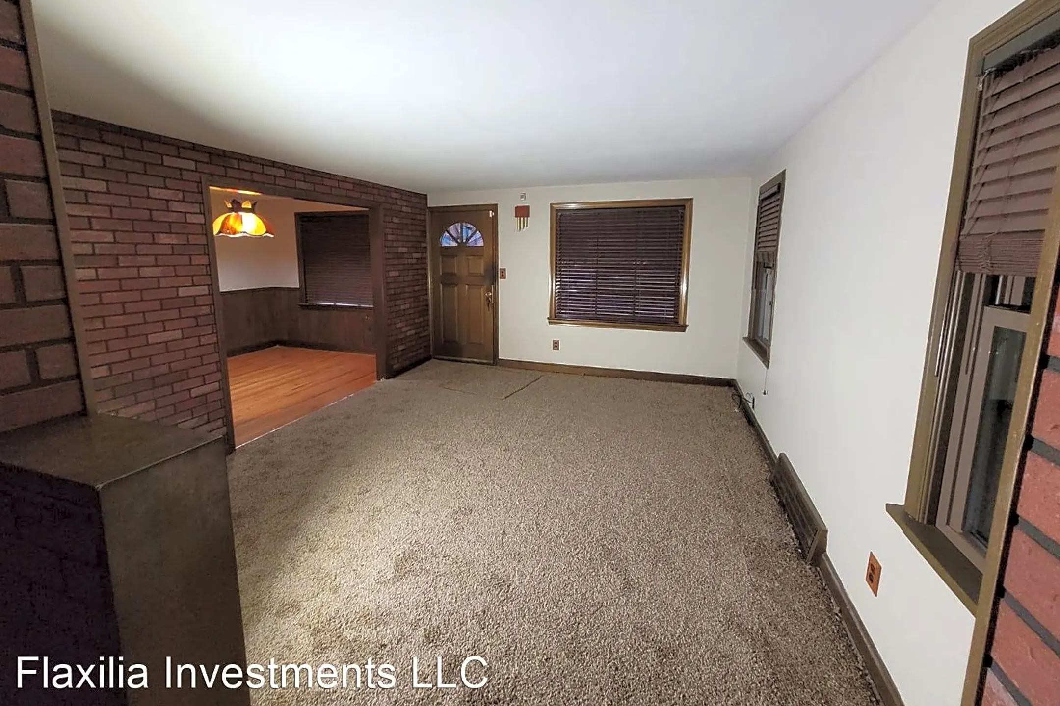 Living Room - 5419 Beechwood Ave - Maple Heights, OH