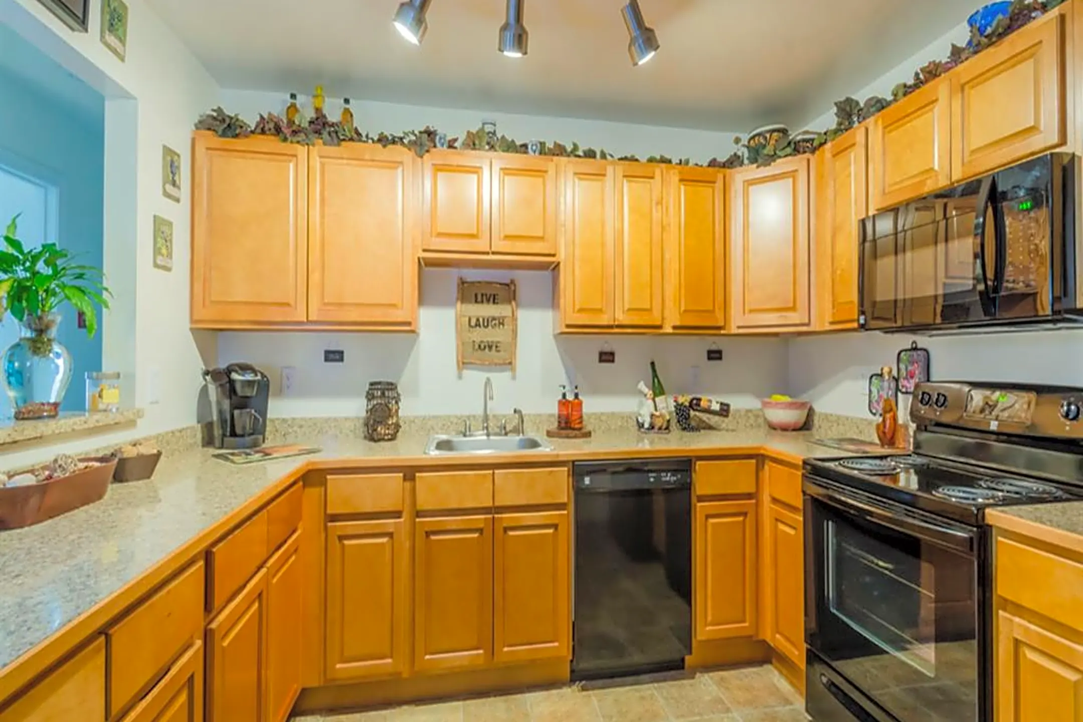 Kitchen - Village of Westover Apartments - Dover, DE