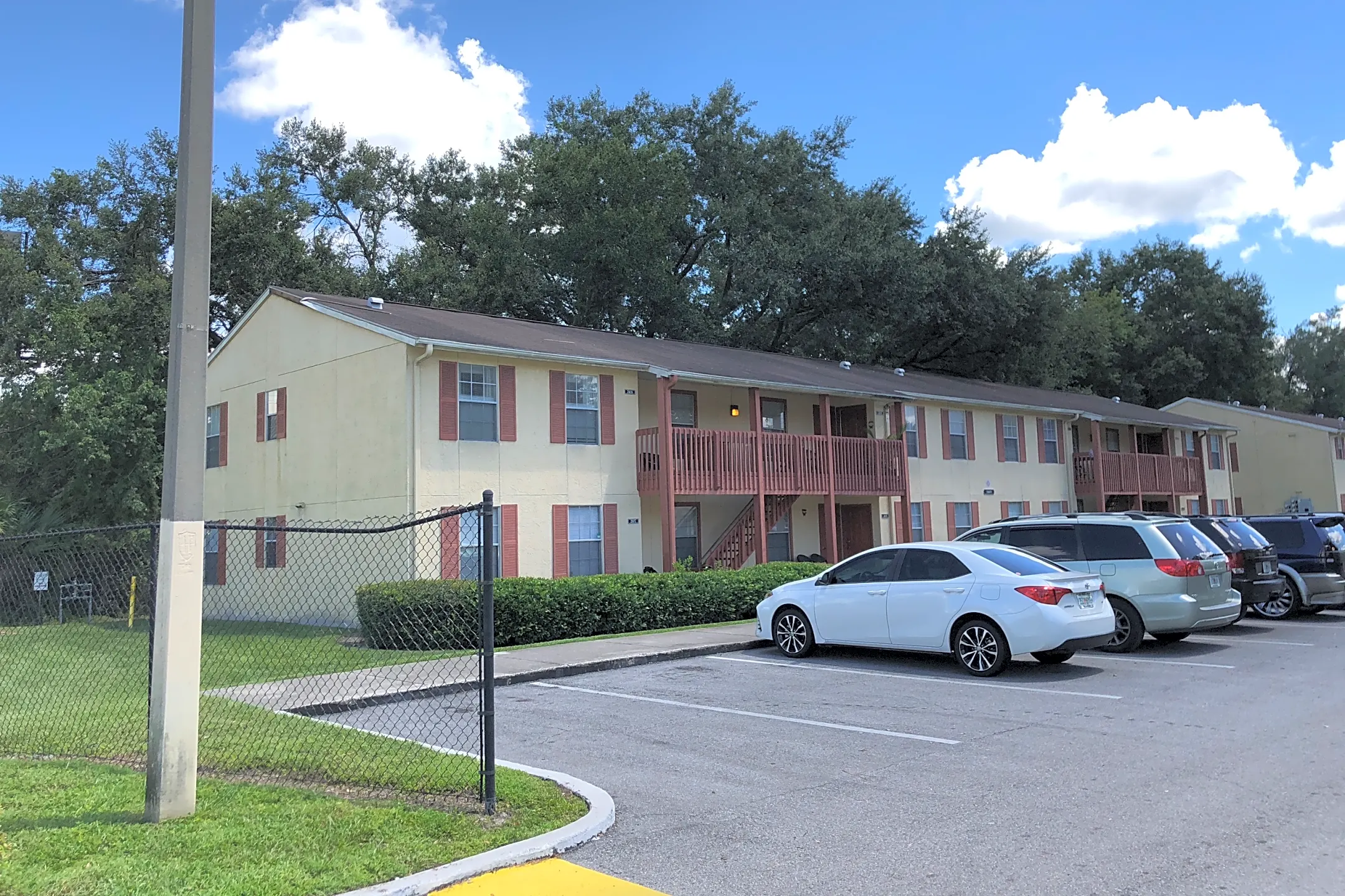 Country Oaks Apartments - 14316 Drake Lane | Tampa, FL for Rent | Rent.