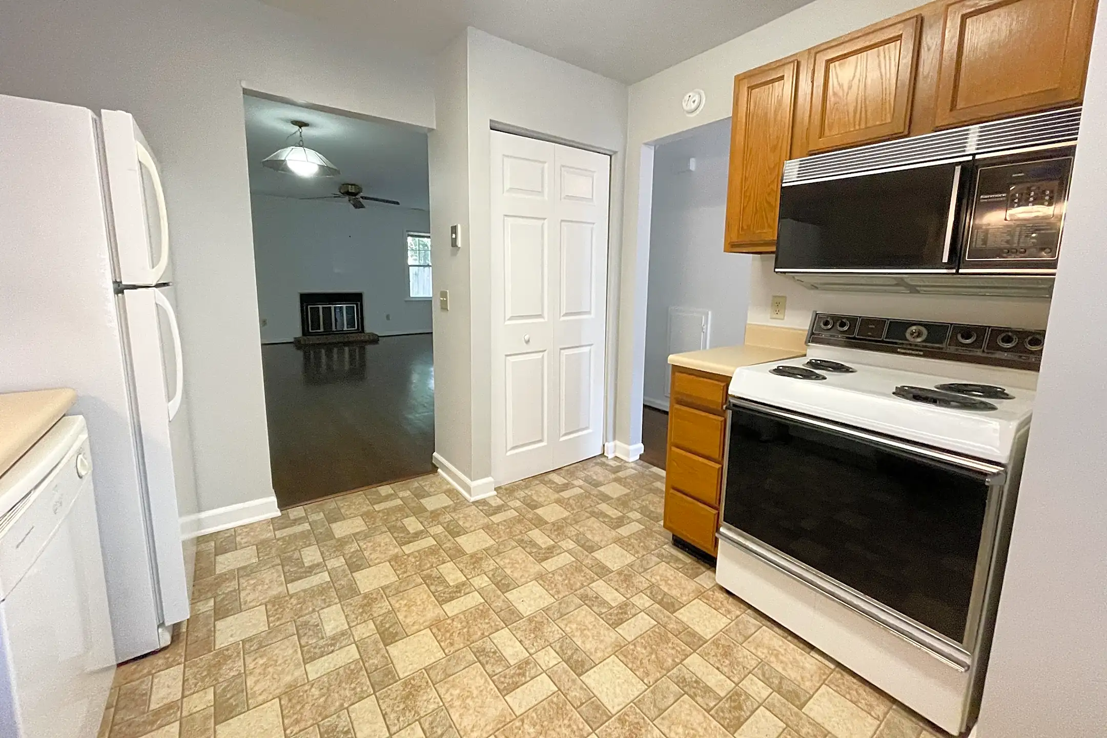 Kitchen - 1901 Devonshire Dr - Columbia, SC