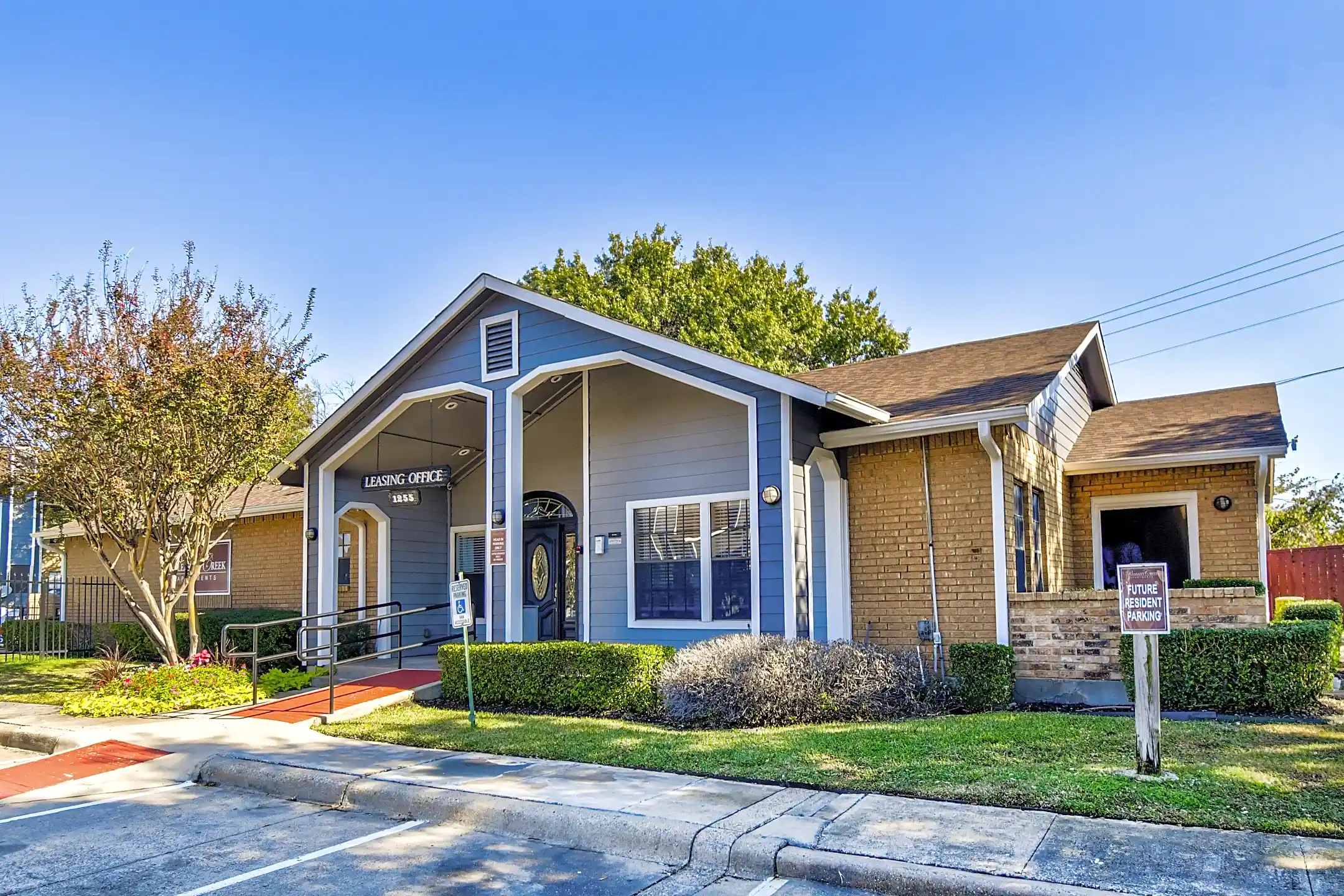 Building - Pleasant Creek - Lancaster, TX