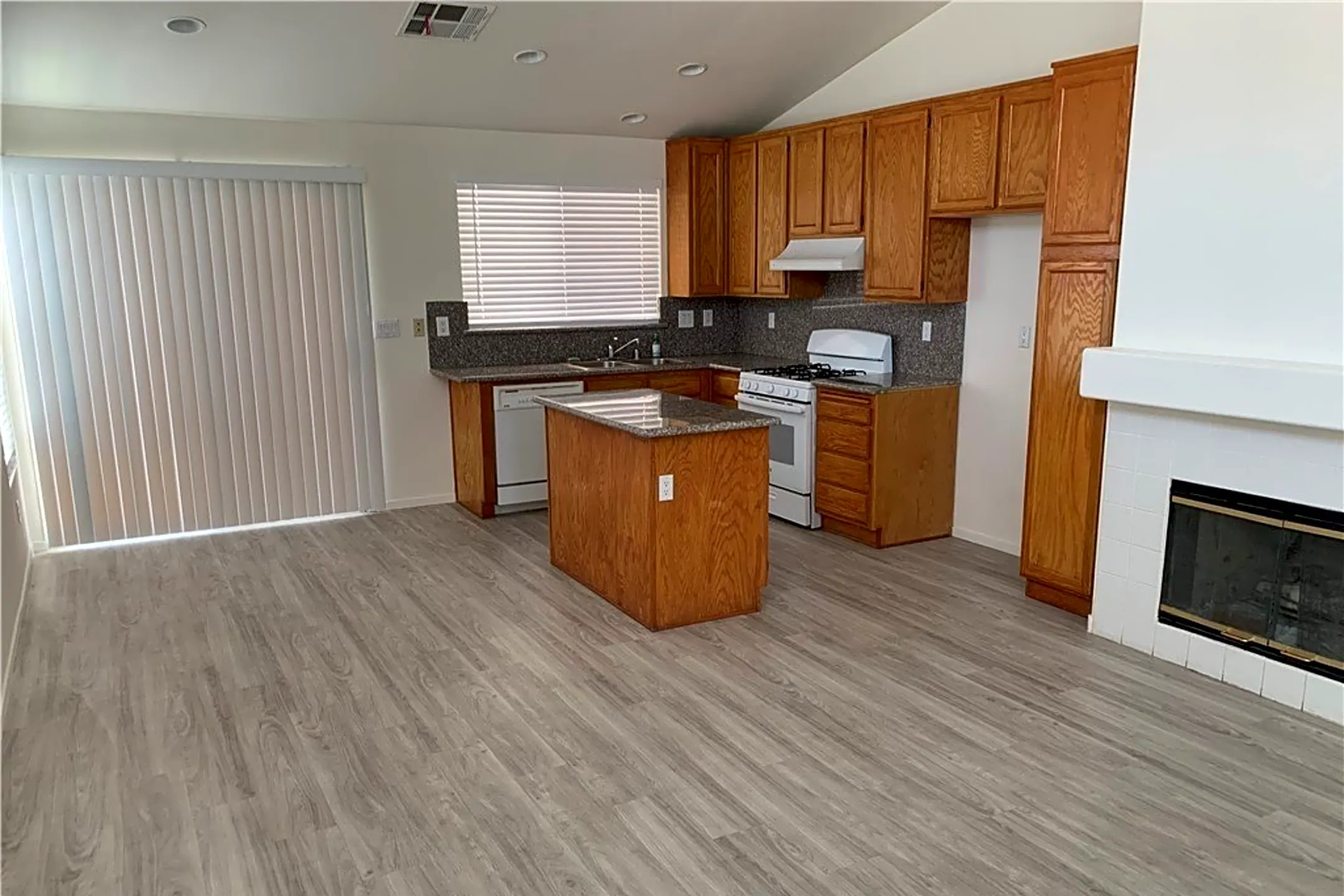 Kitchen - 7533 Reindeer Ct - Las Vegas, NV