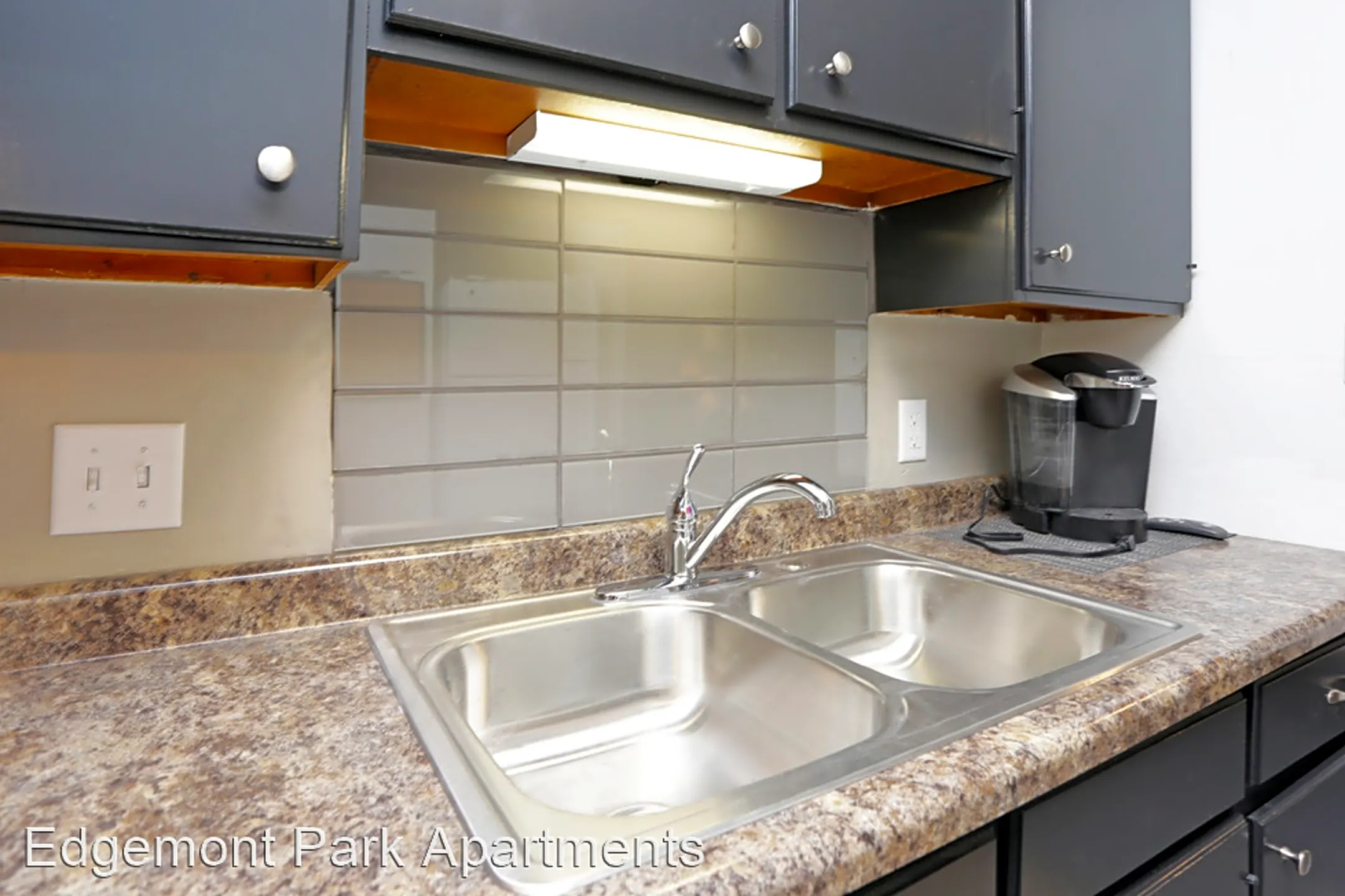 Kitchen - Edgemont Park Apartments - Waterloo, IA