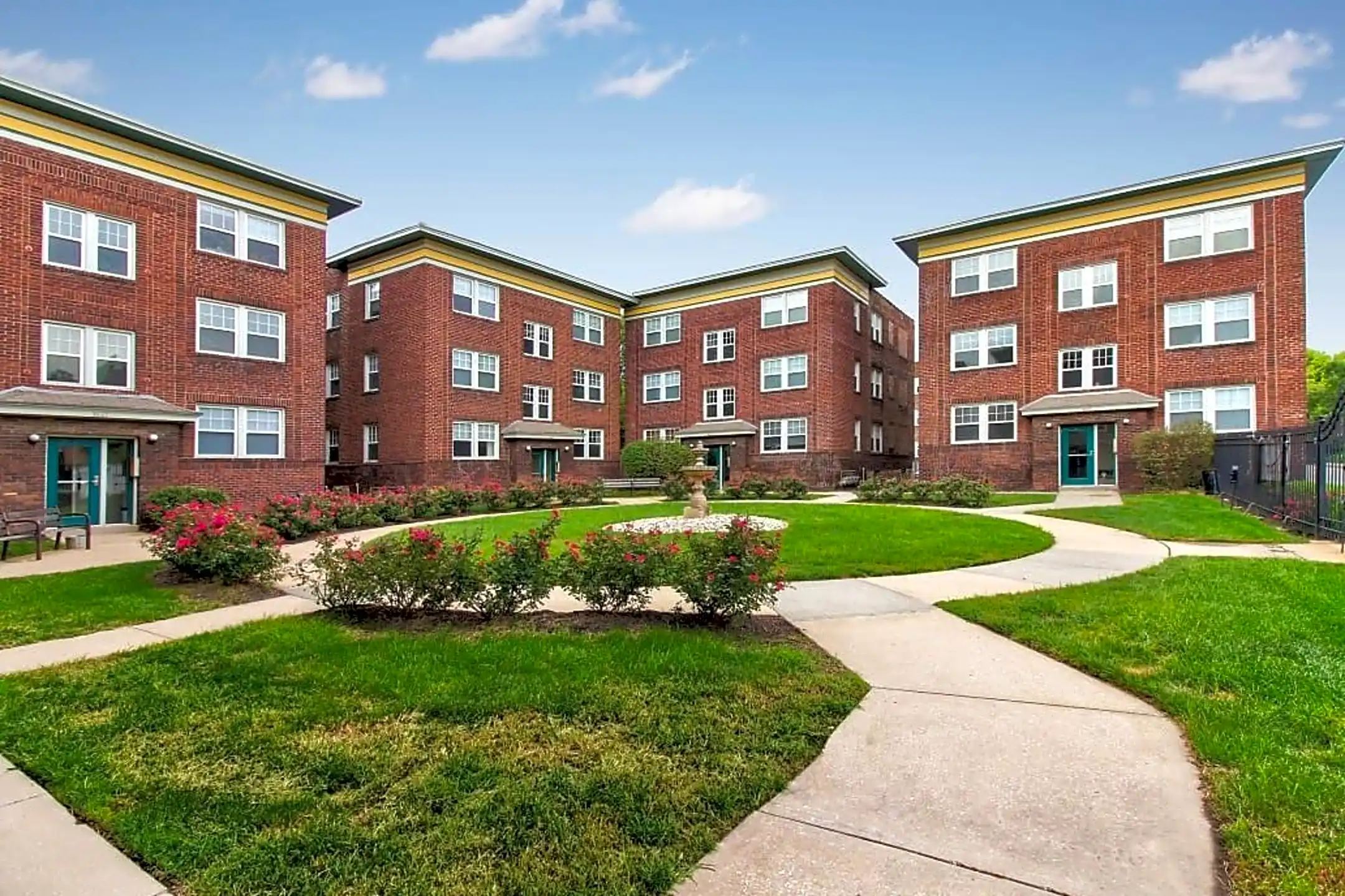 Roanoke Court Apartments 3659 Southwest Trfy Kansas City, MO for