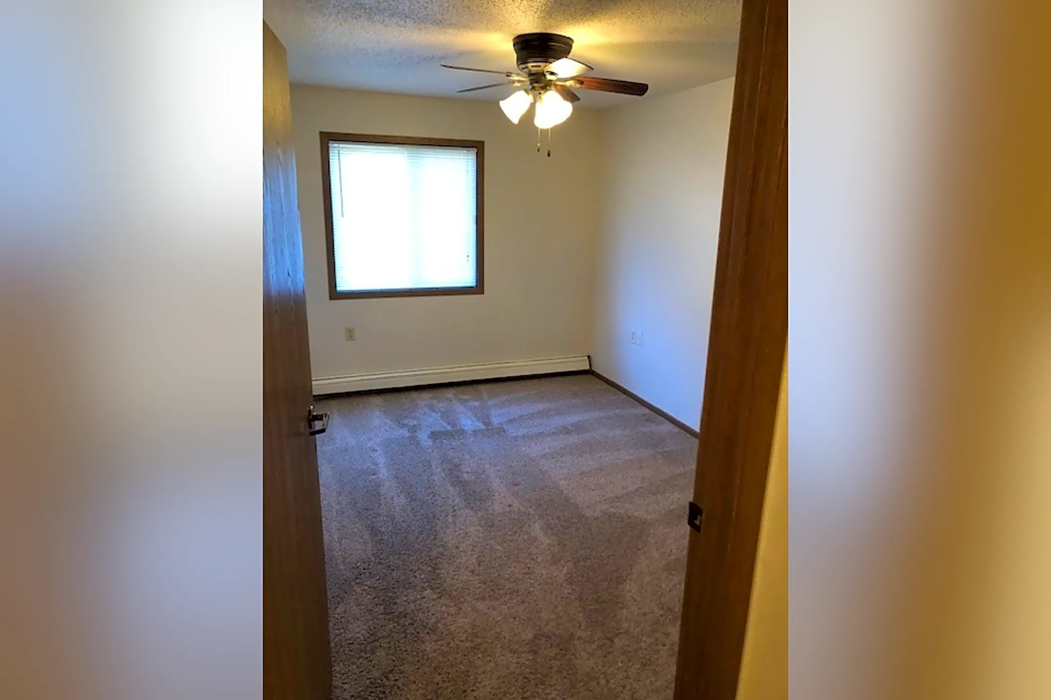 Sandy Creek Apartments 320 N Western Ave Sioux Falls, SD Apartments