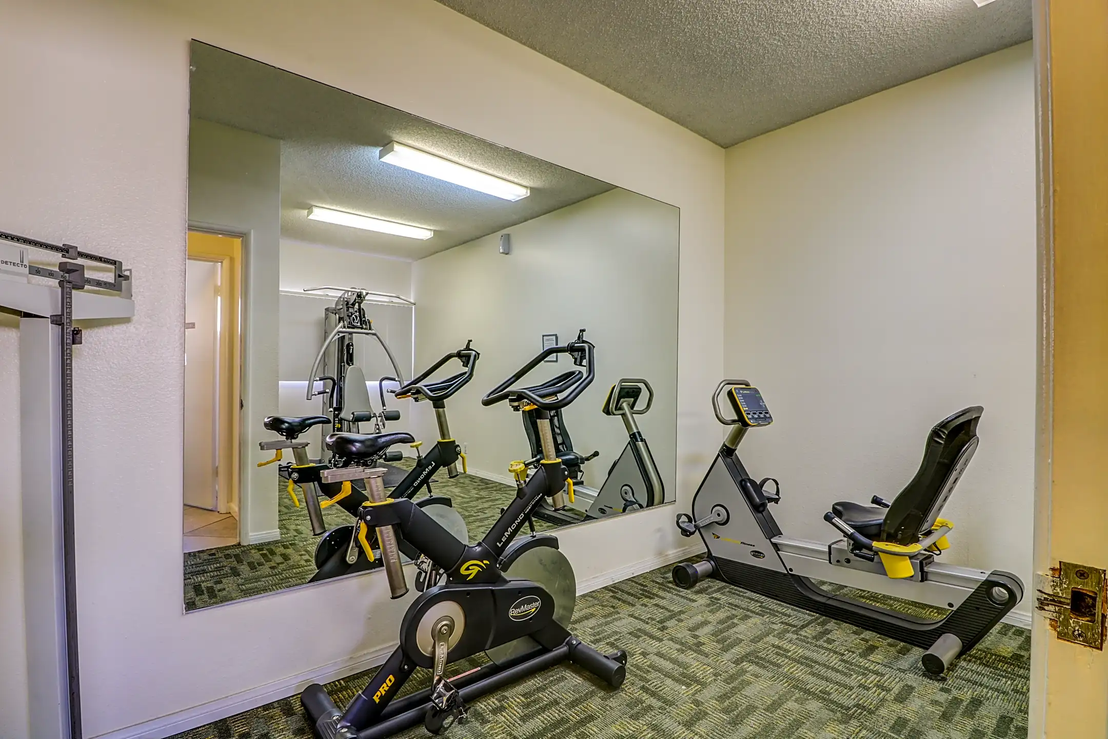 Fitness Weight Room - Del Mar - Pasadena, CA