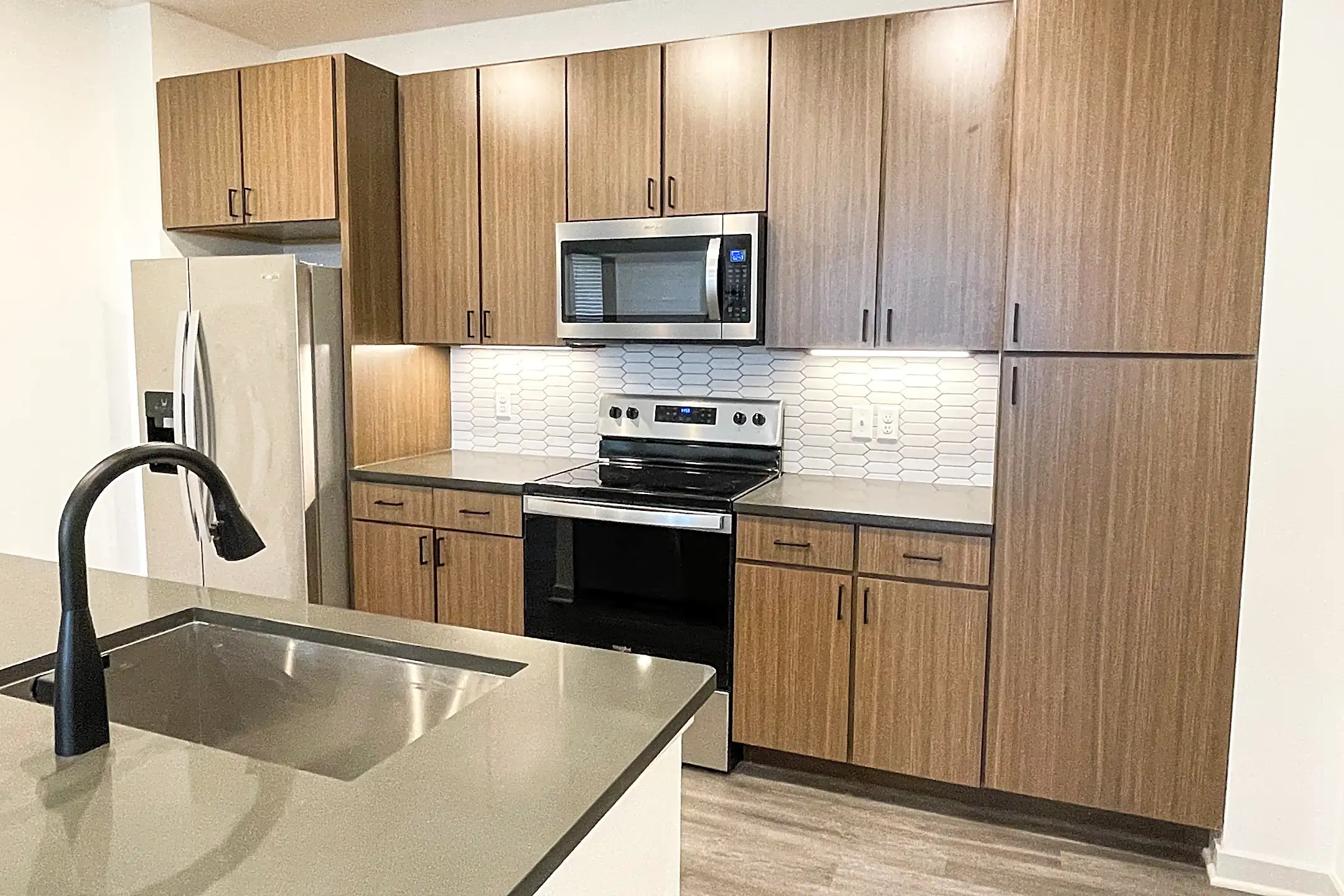 Kitchen - Apex Apartments - Colorado Springs, CO
