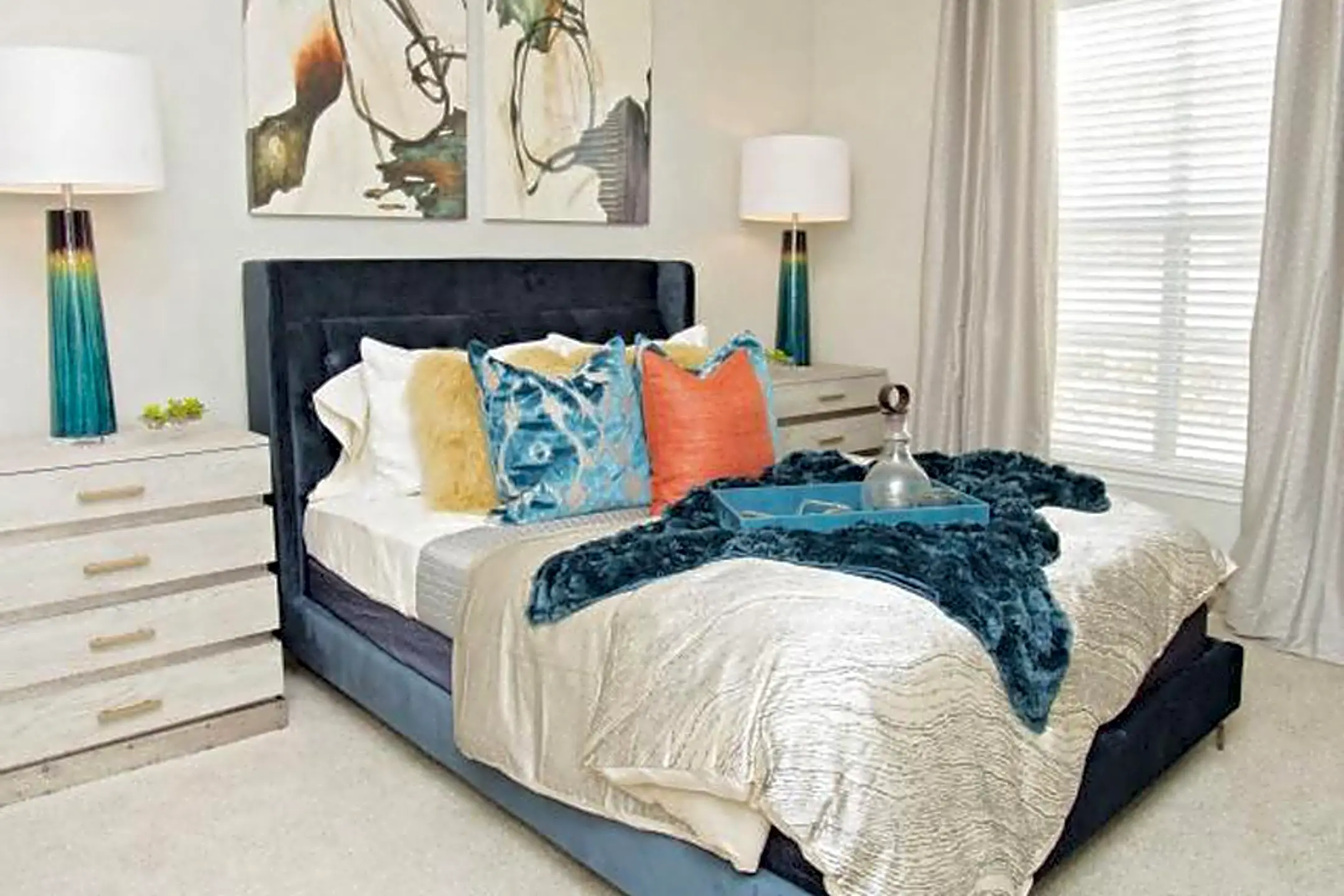 Harlowe Luxury Living 2525 Texas 360 Euless, TX Apartments for Rent