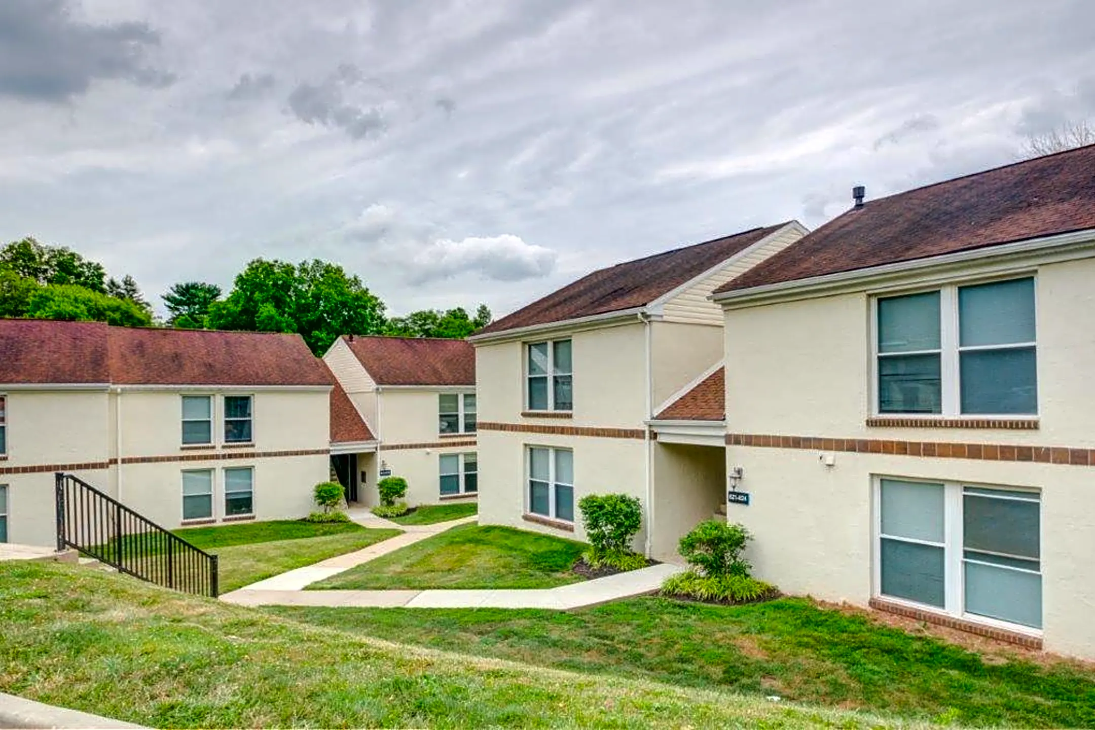 Building - Willowbrook Apartments - Jeffersonville, PA