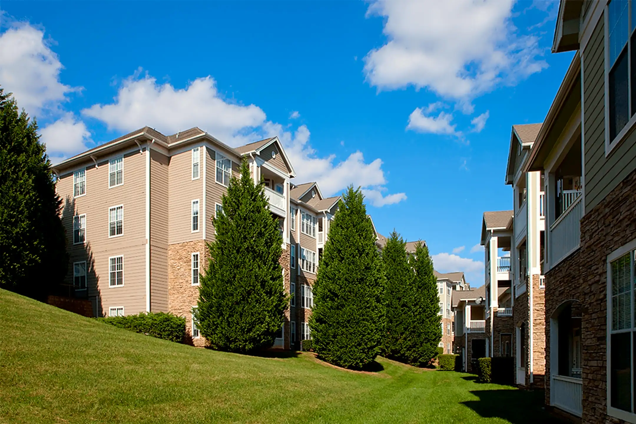 Lodge At Crossroads Apartments