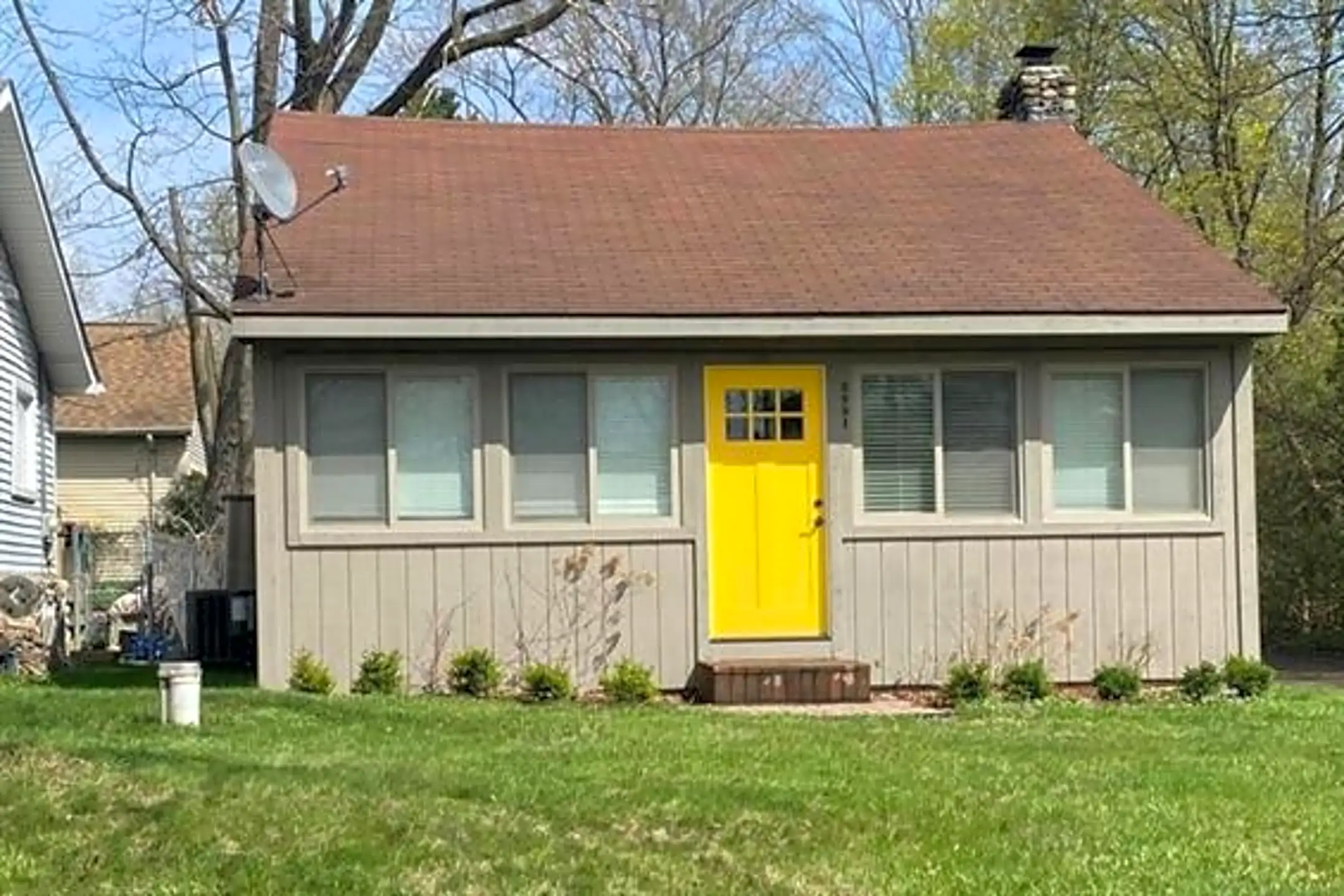 Building - 3991 Fieldview Ave - West Bloomfield, MI