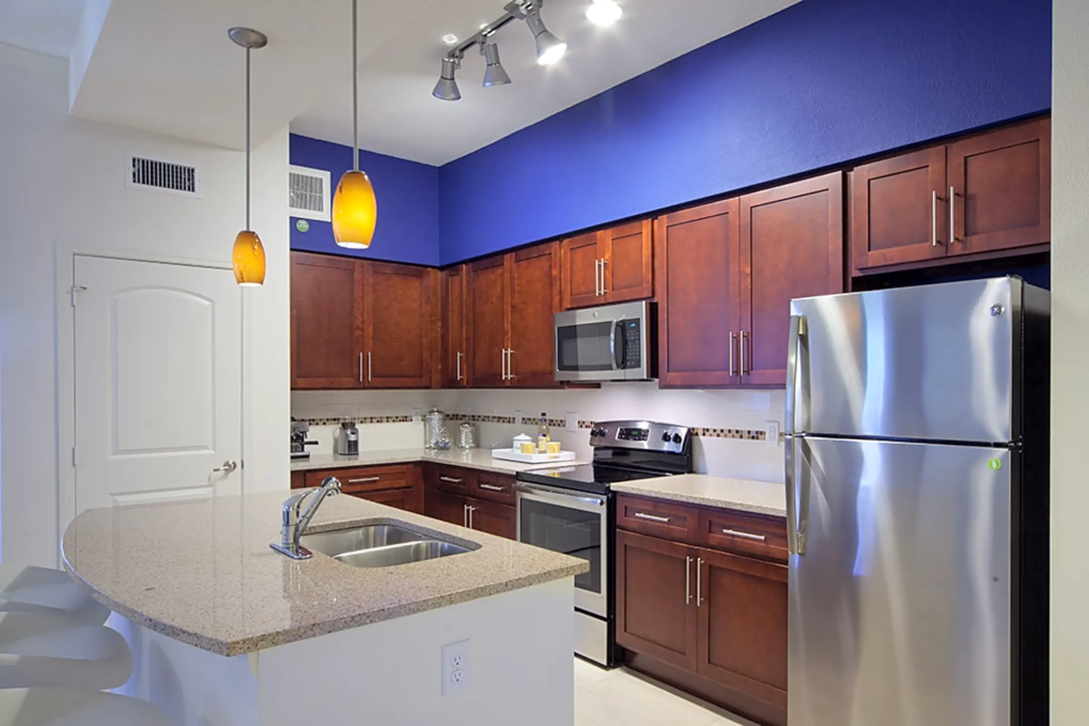 Kitchen - AMLI Miramar Park Apartments - Miramar, FL